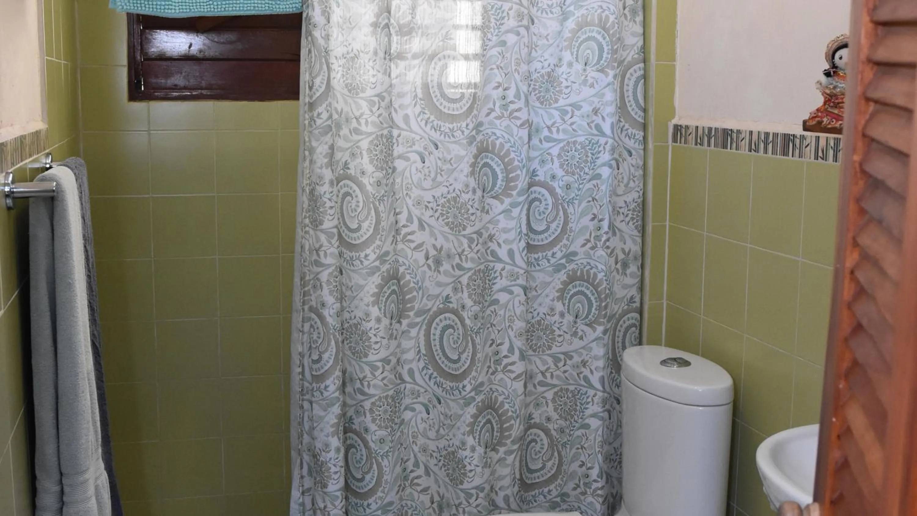 Shower in Cancun Guest House 4 Terrace Tub