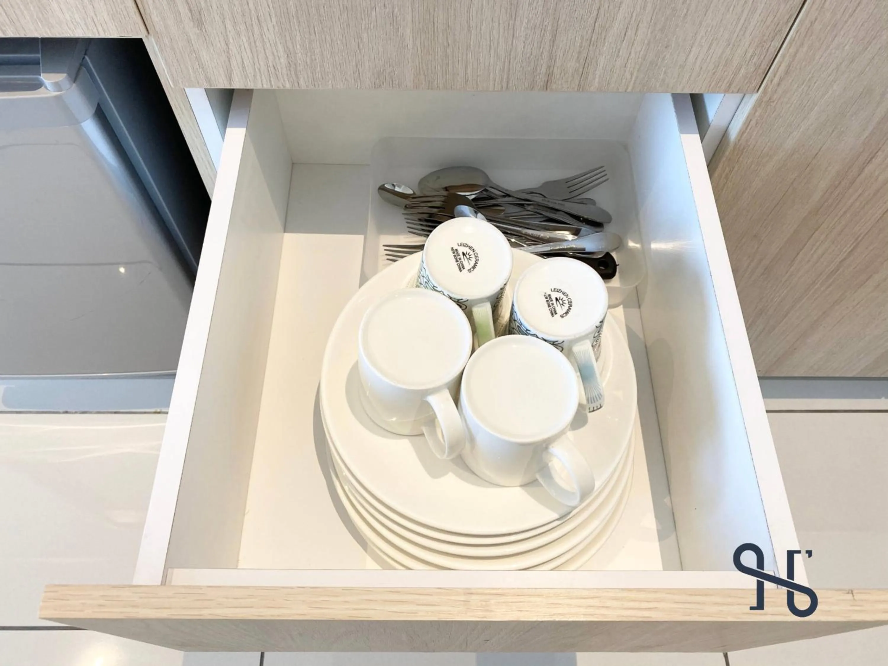 Coffee/tea facilities in Homesuite' Home at Aeropod SOVO