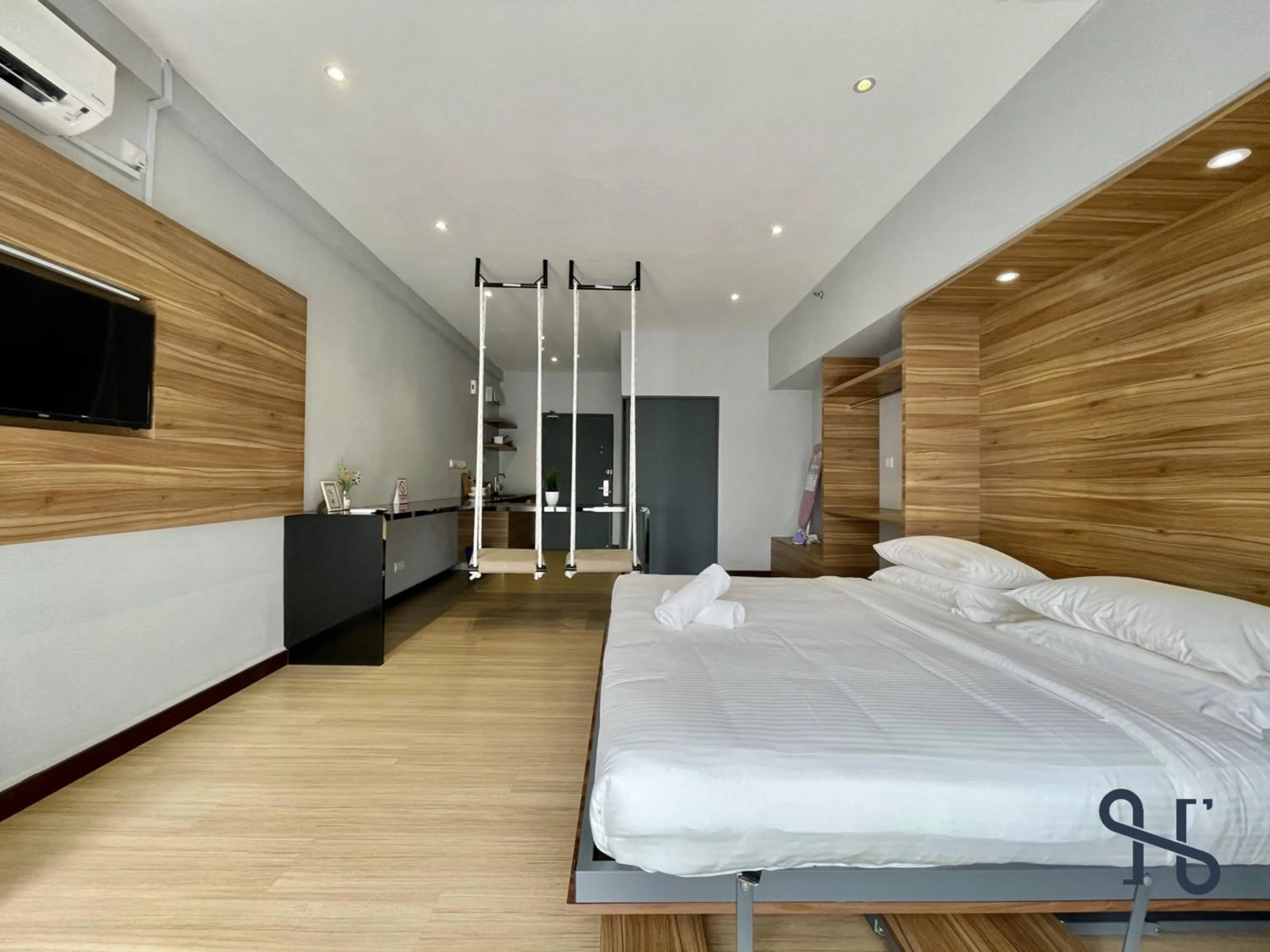 Photo of the whole room, Bed in Homesuite' Home at Aeropod SOVO