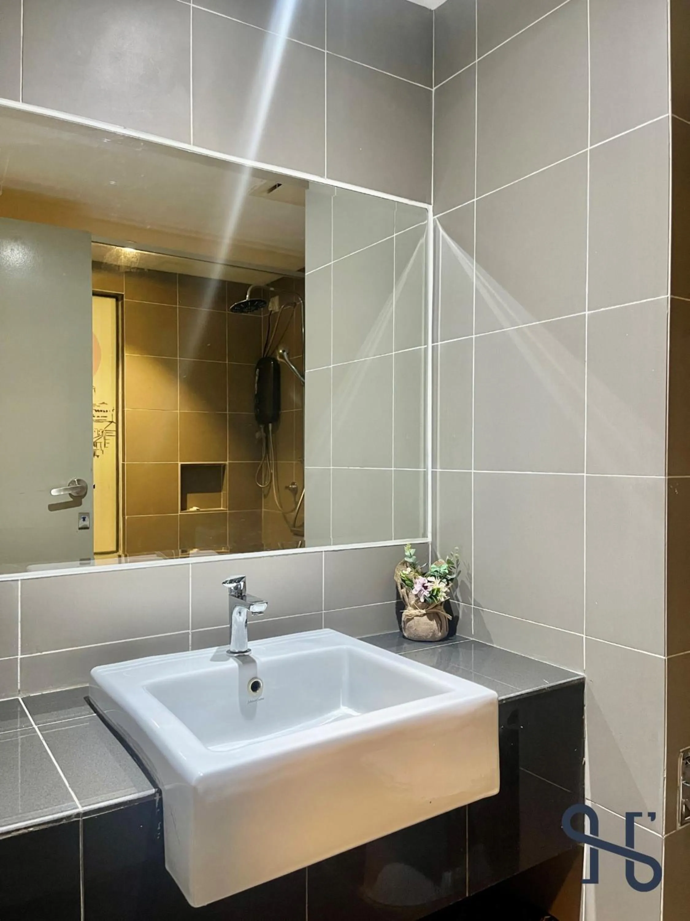 Bathroom in Homesuite' Home at Aeropod SOVO