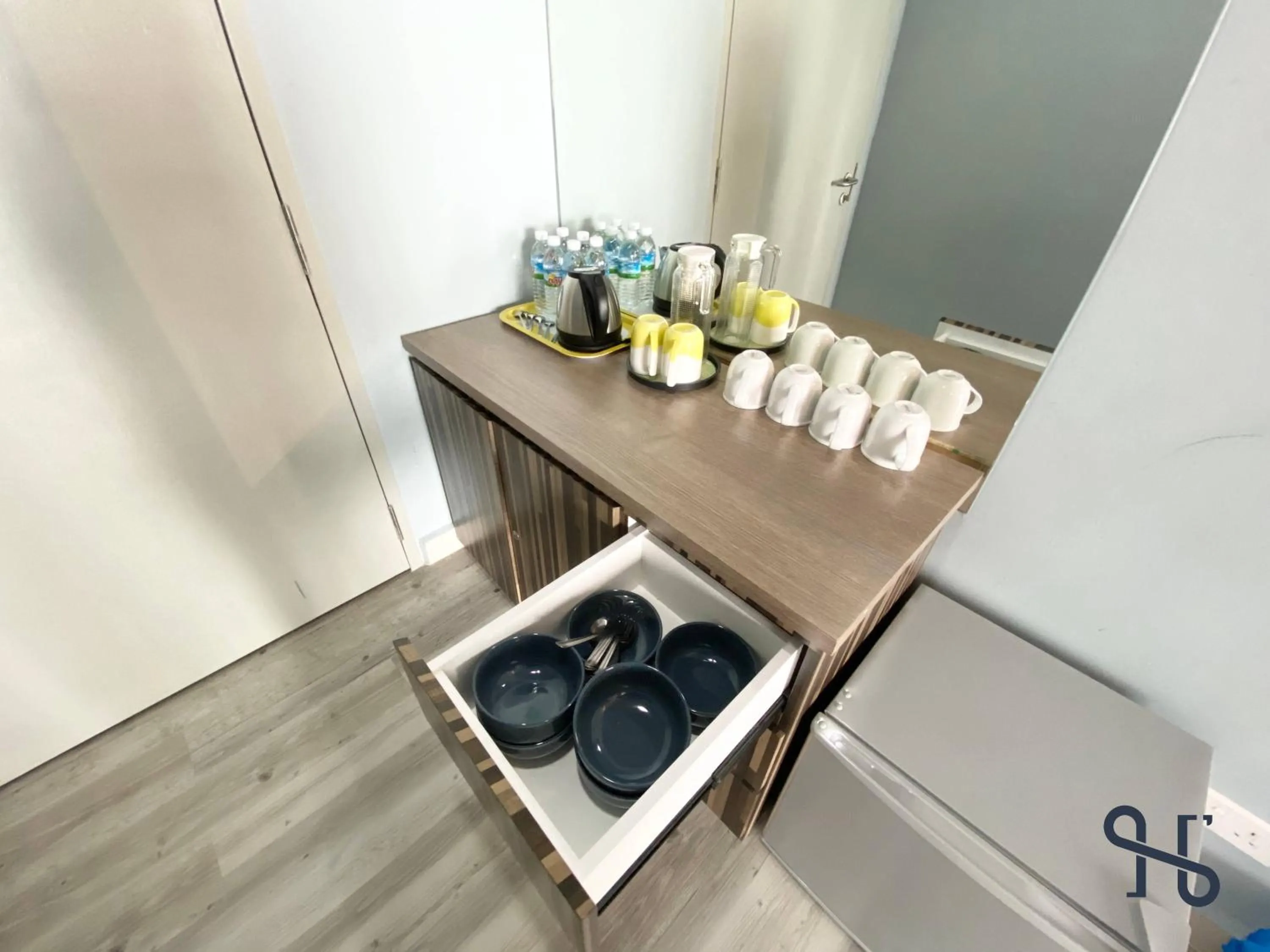 Coffee/tea facilities in Homesuite' Home at Aeropod SOVO