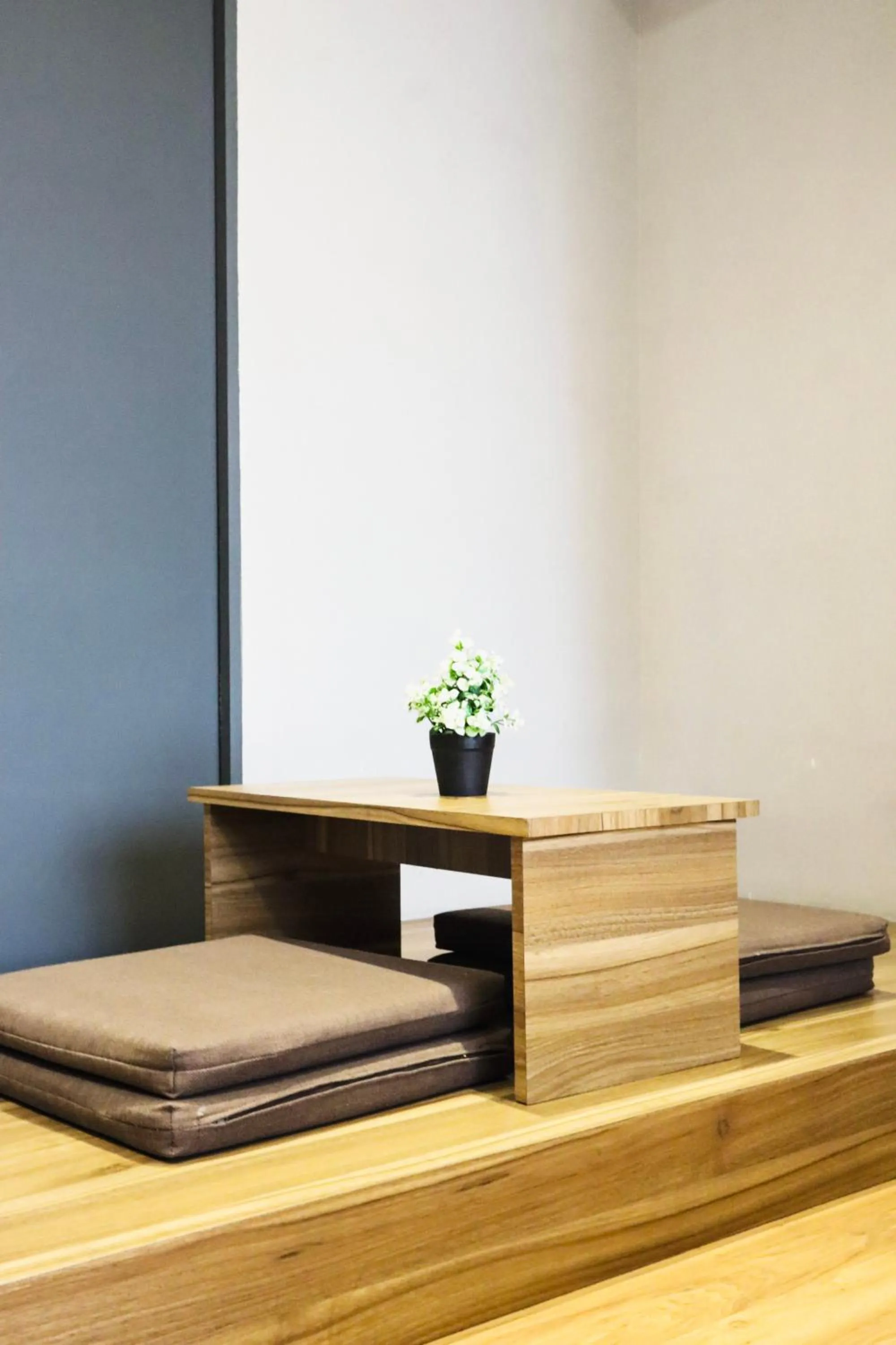 Seating area in Homesuite' Home at Aeropod SOVO