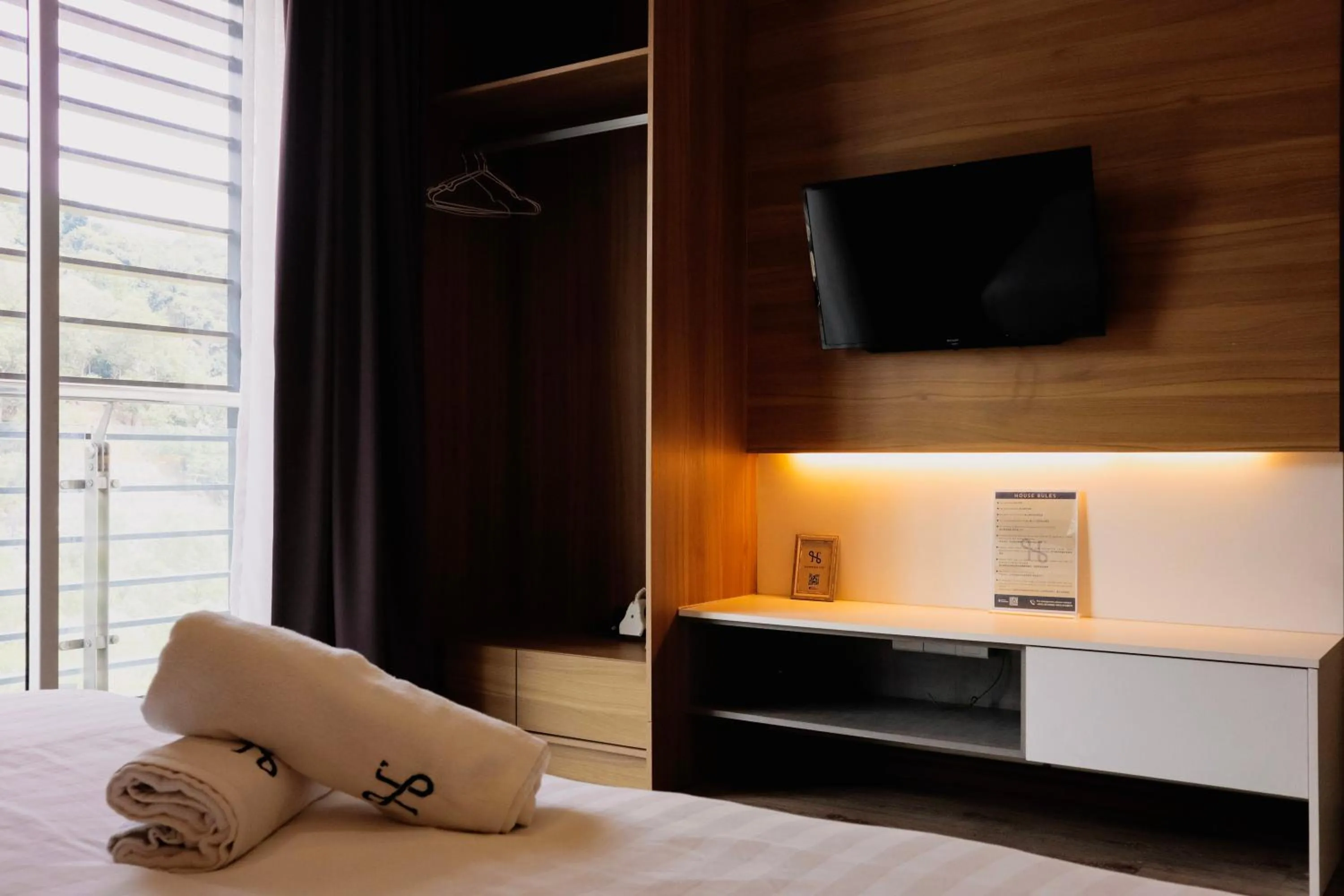 TV and multimedia, Bed in Homesuite' Home at Aeropod SOVO
