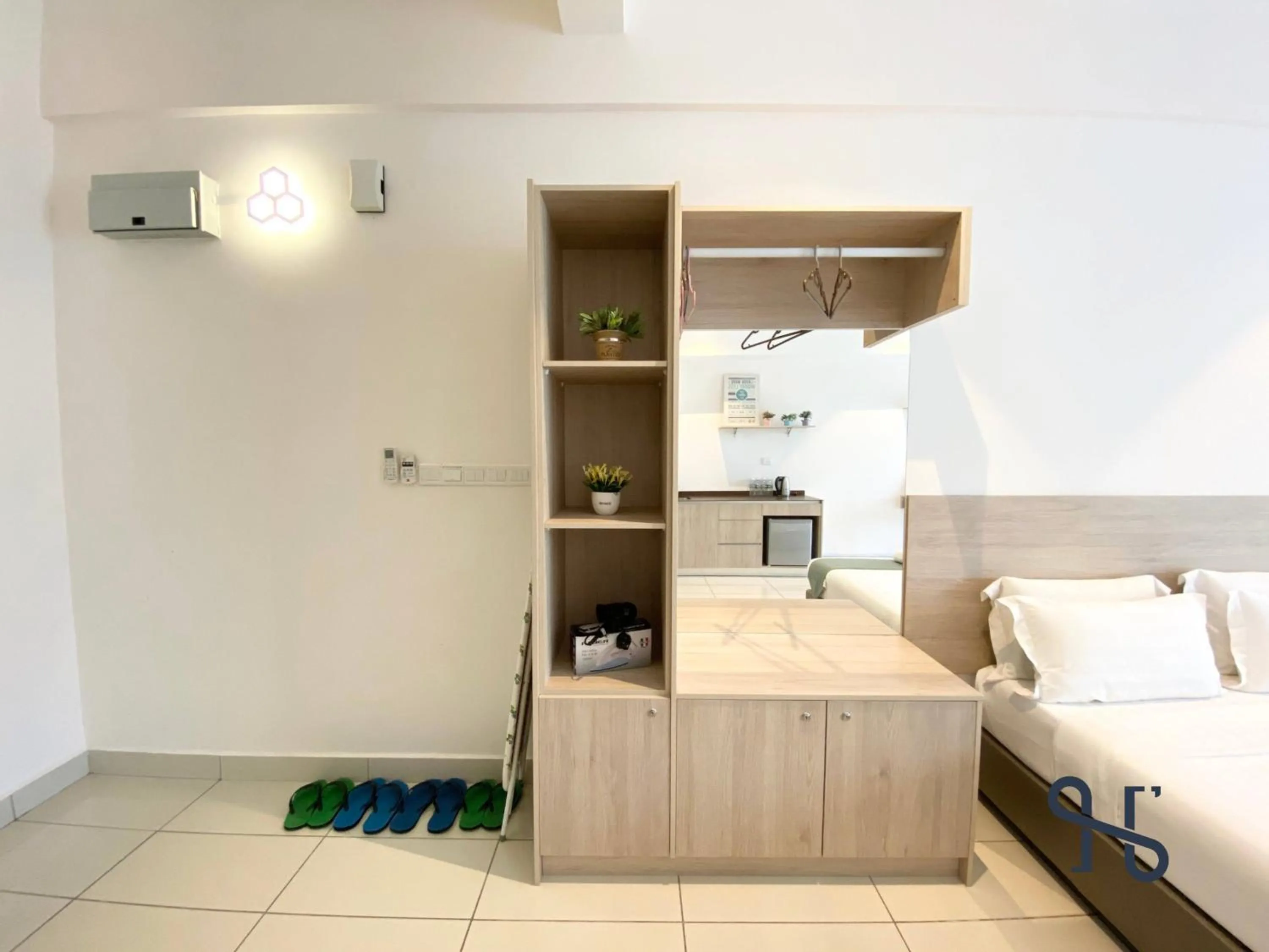 wardrobe, Bed in Homesuite' Home at Aeropod SOVO