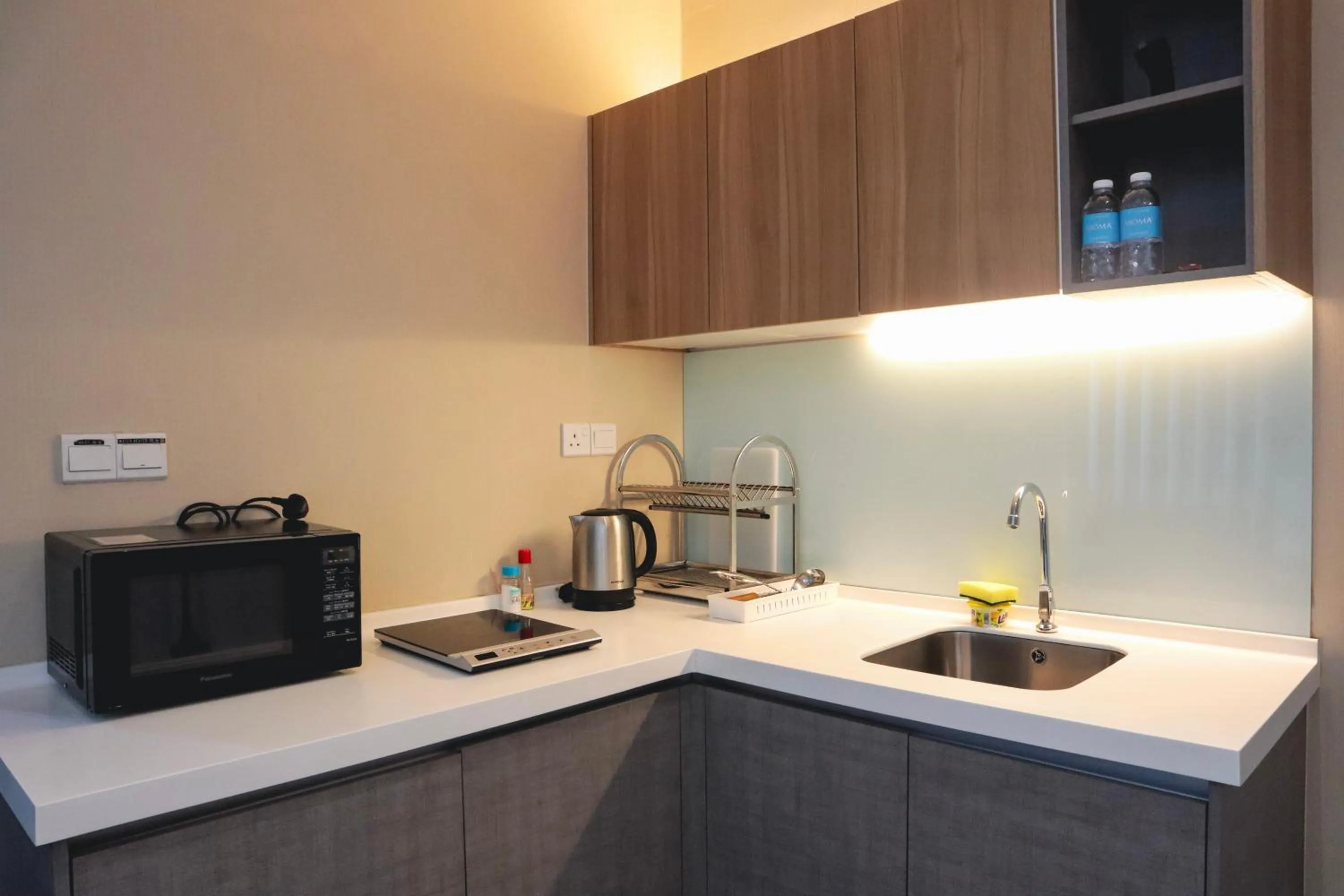 Coffee/tea facilities in Homesuite' Home at Aeropod SOVO