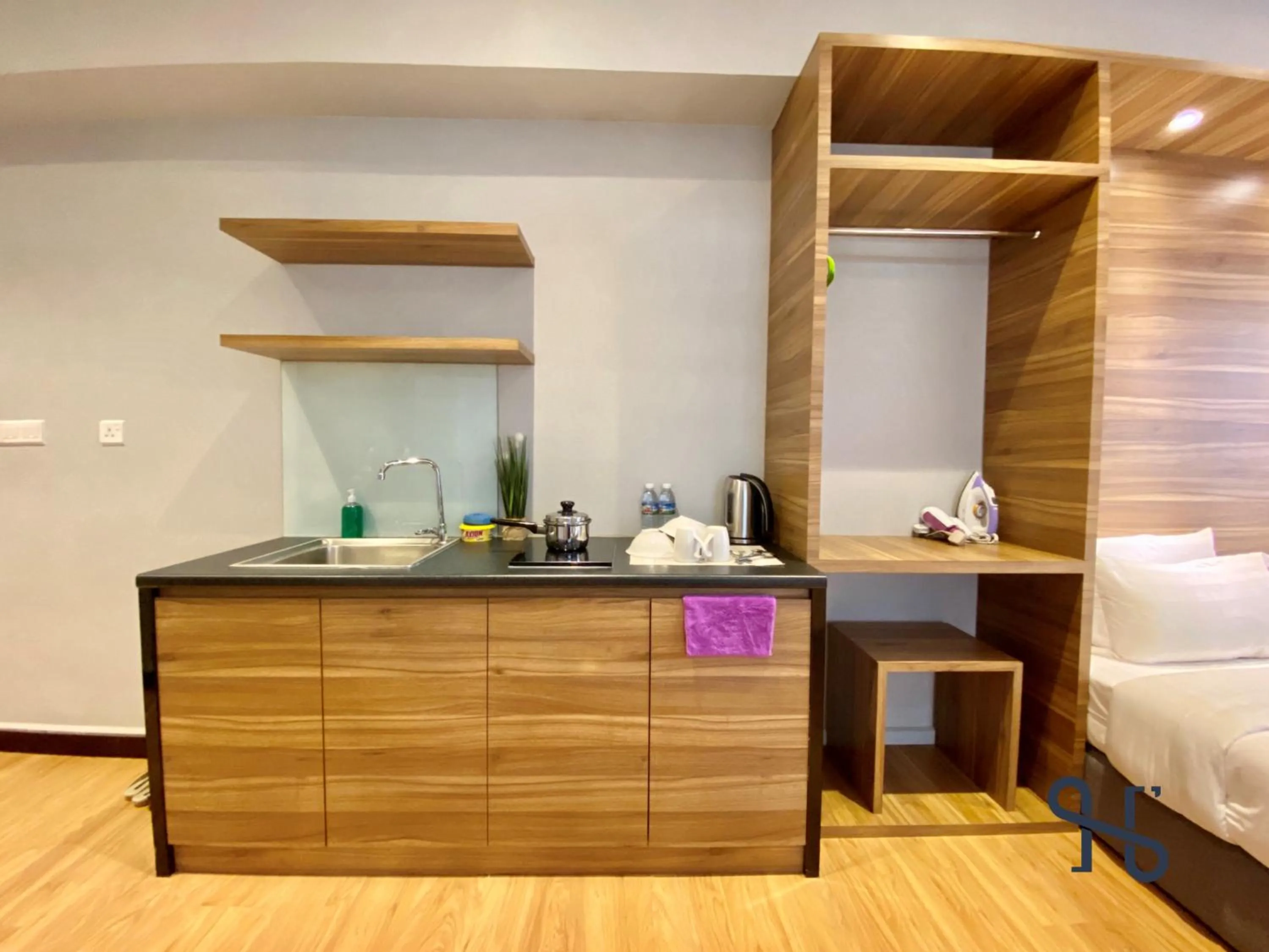 Kitchen or kitchenette, Bed in Homesuite' Home at Aeropod SOVO