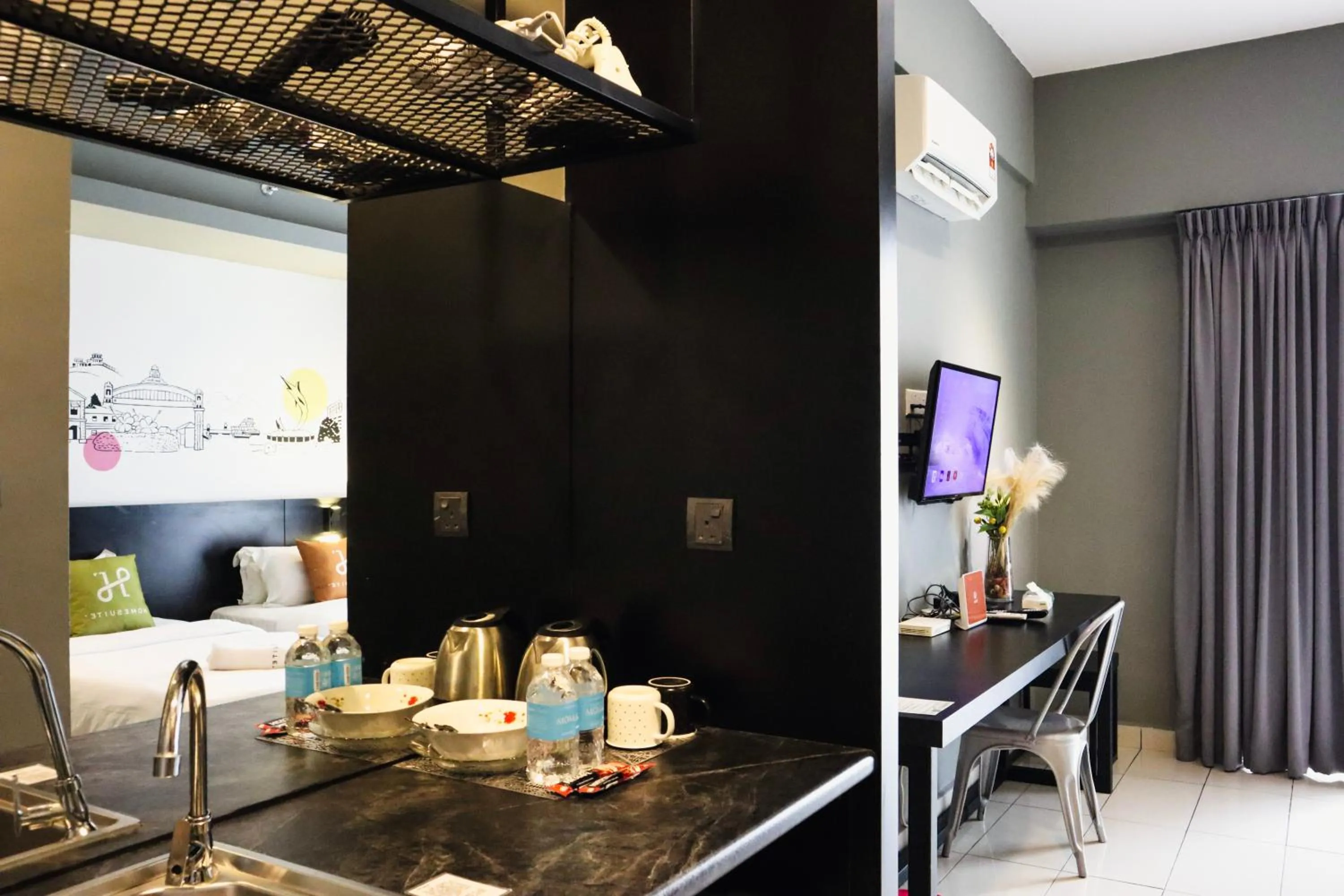 Coffee/tea facilities in Homesuite' Home at Aeropod SOVO