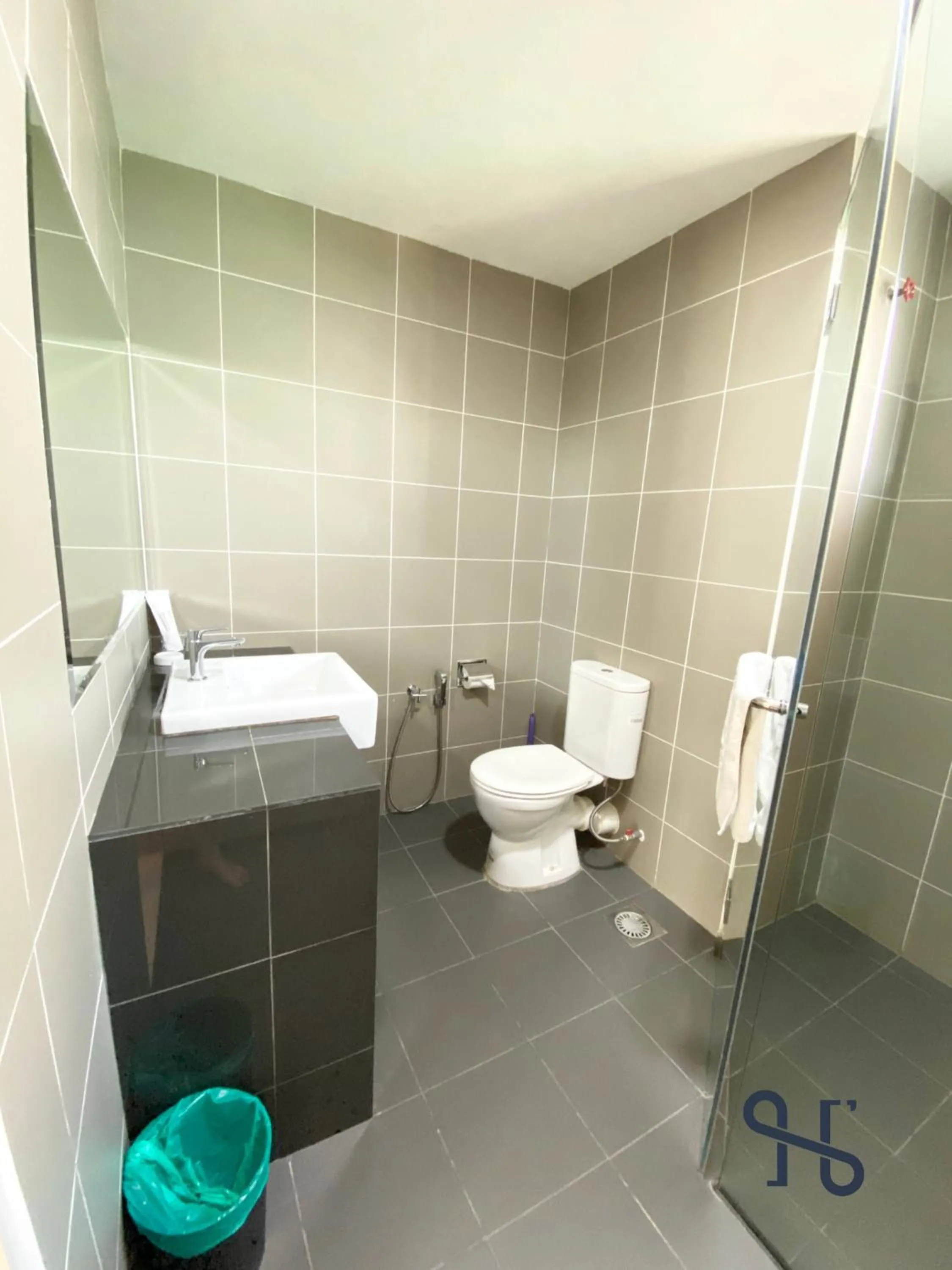 Bathroom in Homesuite' Home at Aeropod SOVO