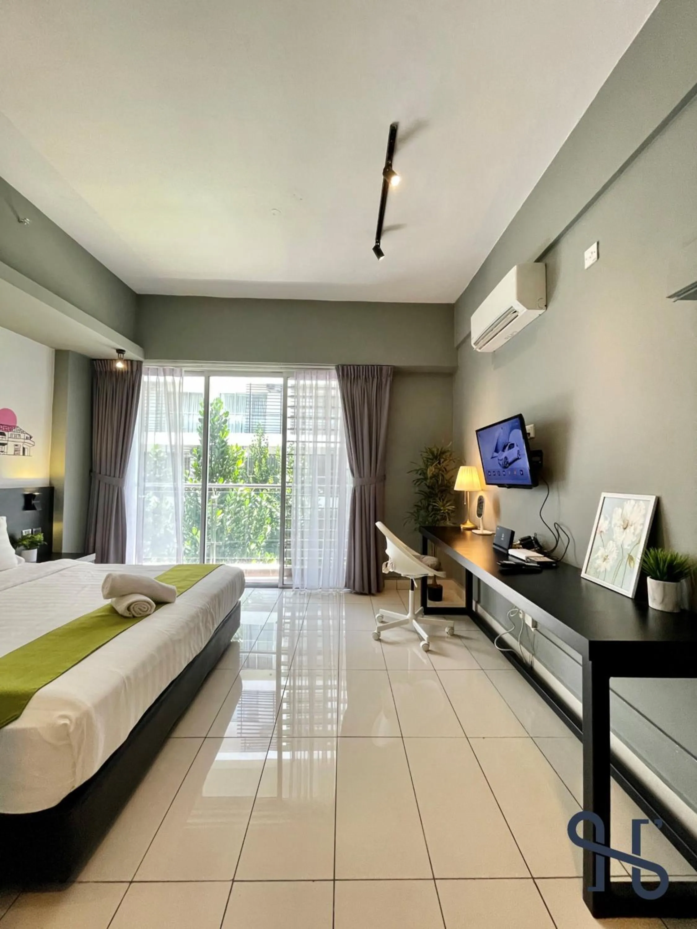 Photo of the whole room, Bed in Homesuite' Home at Aeropod SOVO