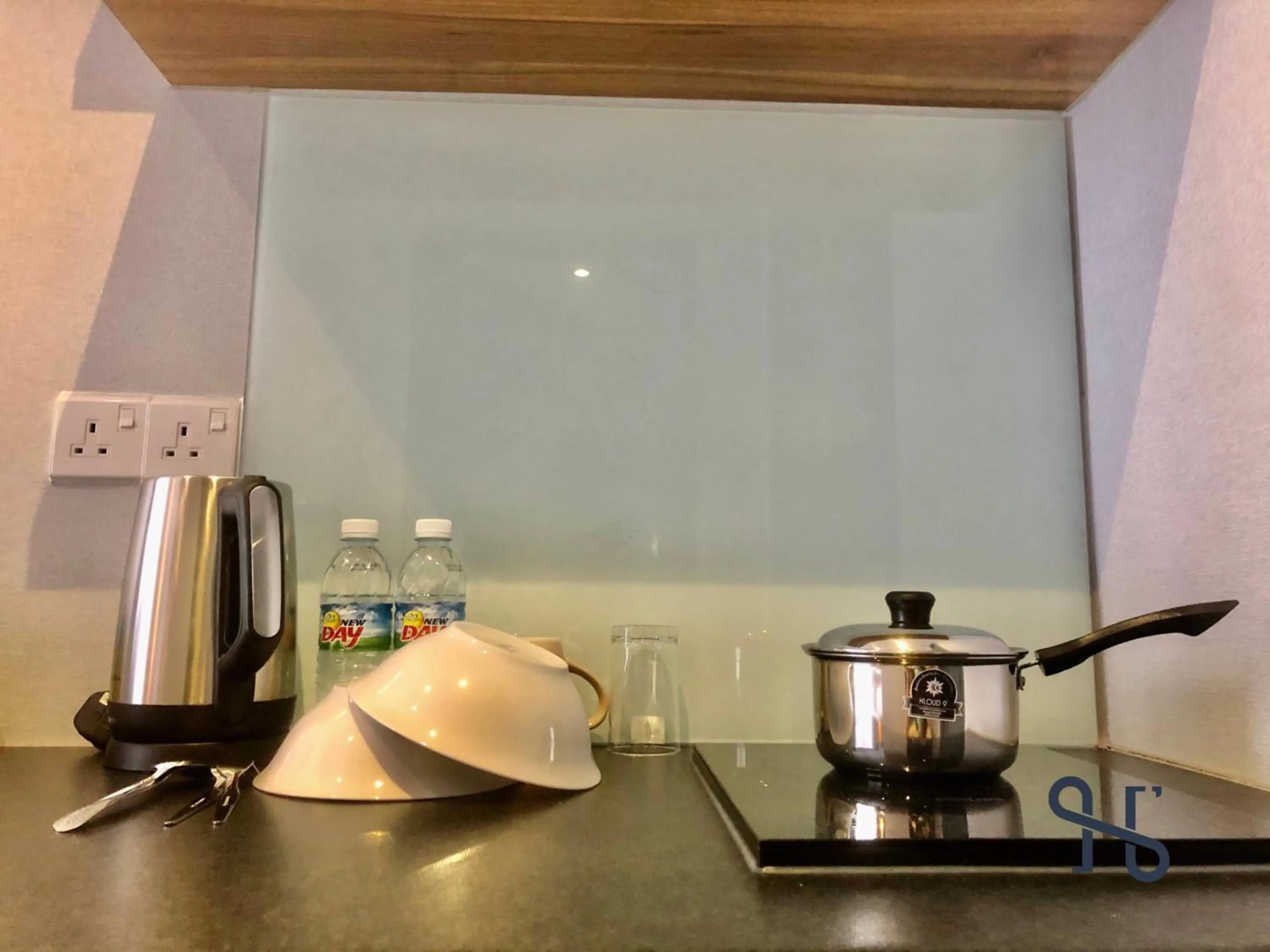 Coffee/tea facilities in Homesuite' Home at Aeropod SOVO