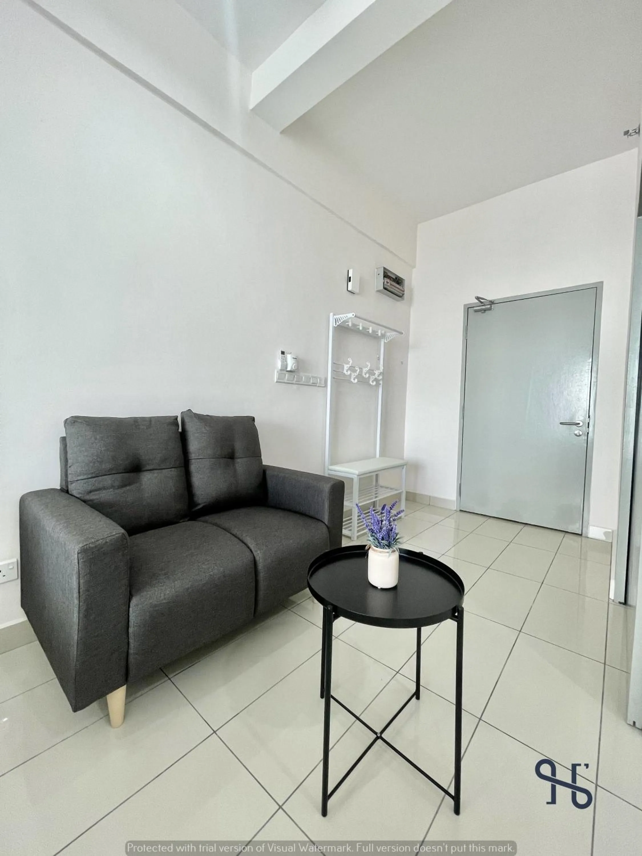 Seating area in Homesuite' Home at Aeropod SOVO