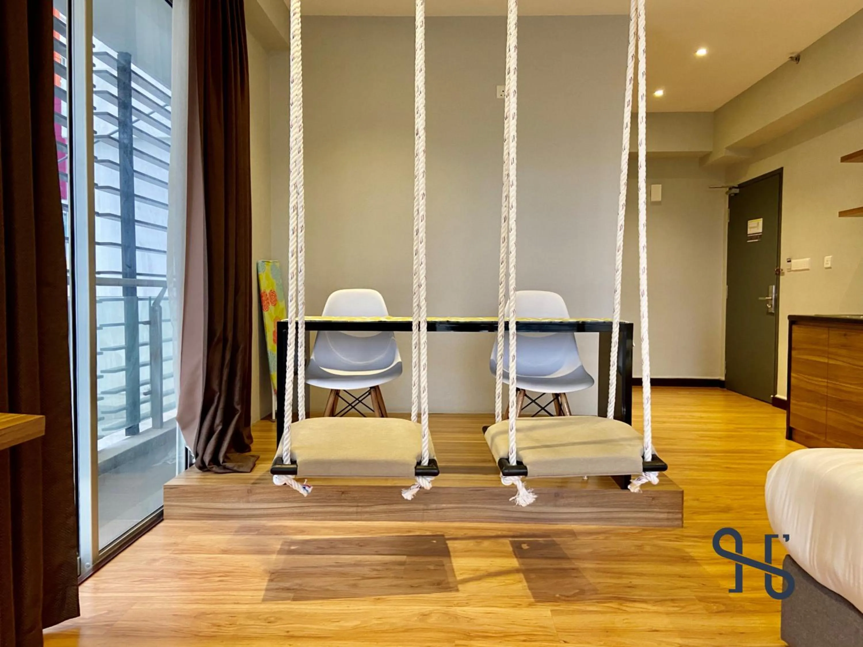 Seating area in Homesuite' Home at Aeropod SOVO