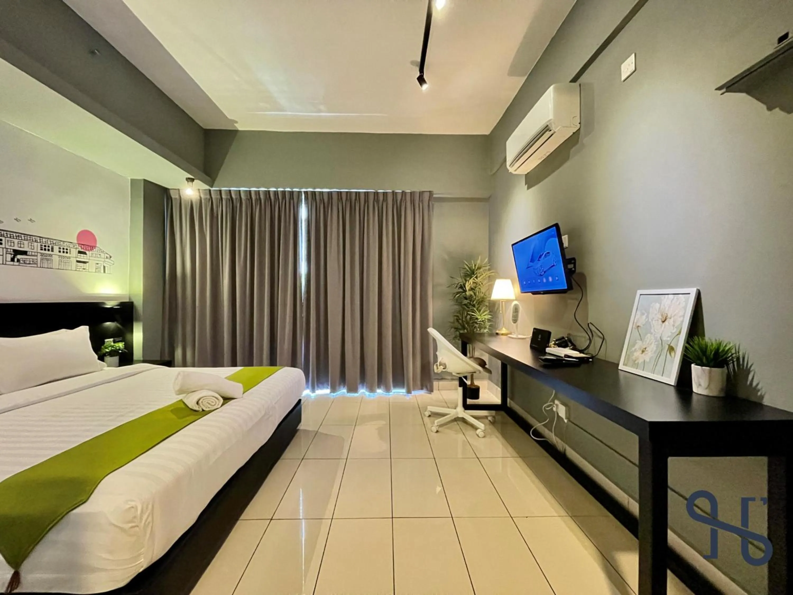 TV and multimedia, Bed in Homesuite' Home at Aeropod SOVO