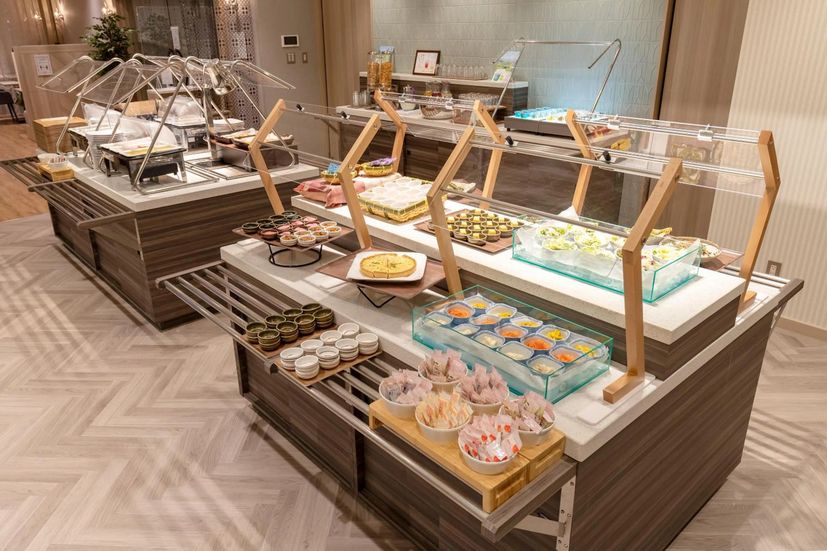 Restaurant/places to eat in Hotel Keihan Sendai