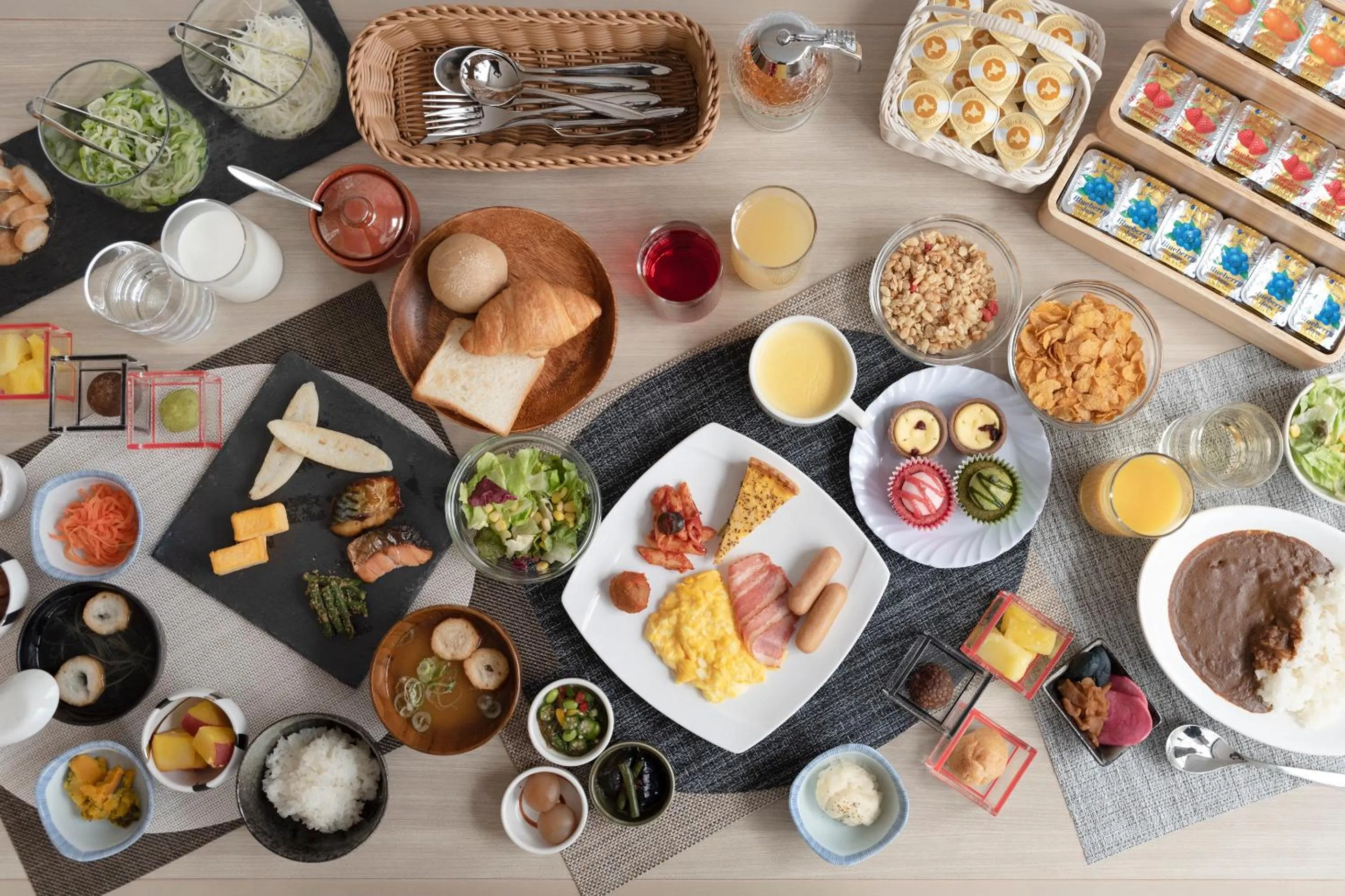 Restaurant/places to eat in Hotel Keihan Sendai