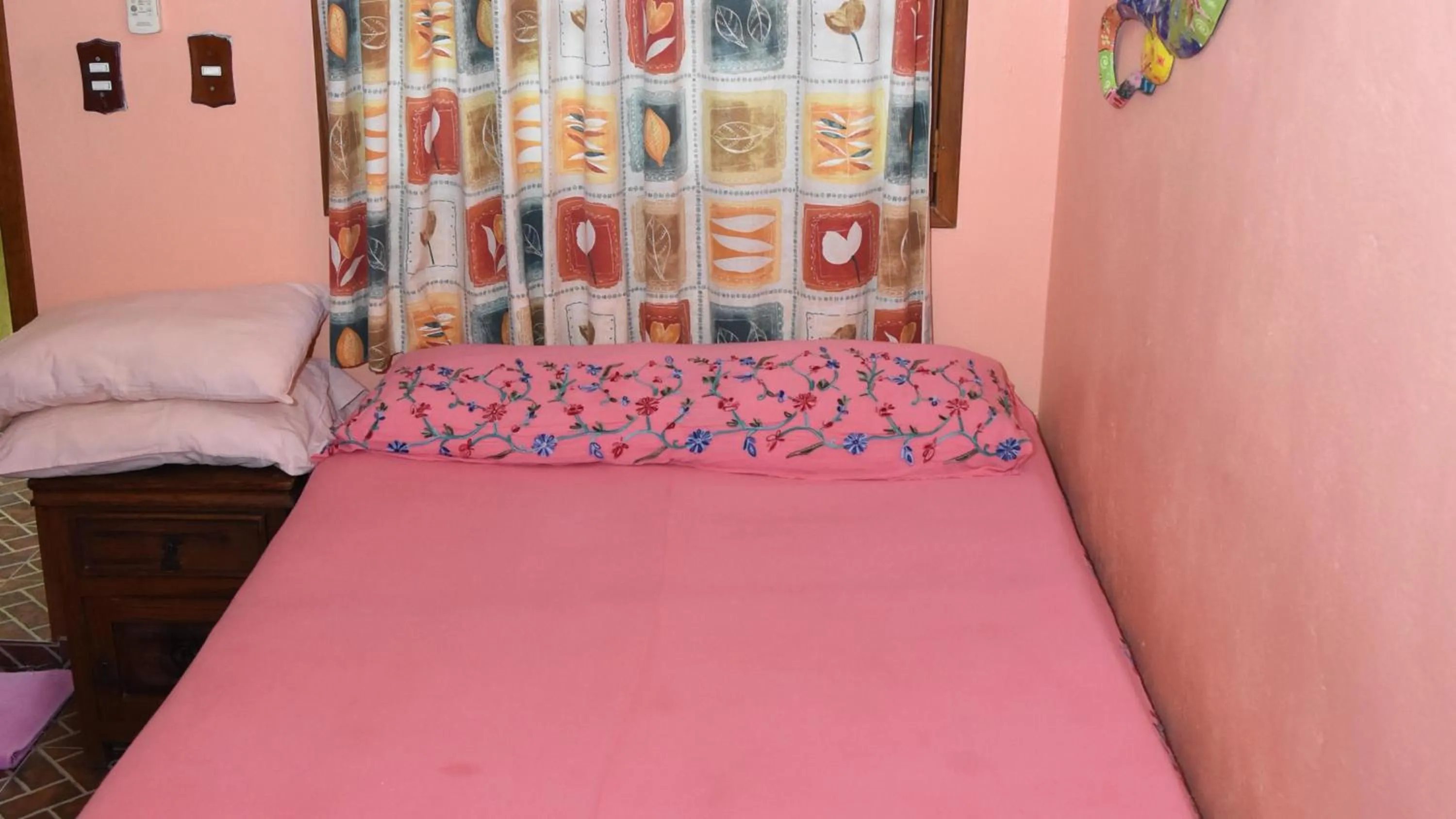 Bedroom, Bed in Cancun Guest House 1