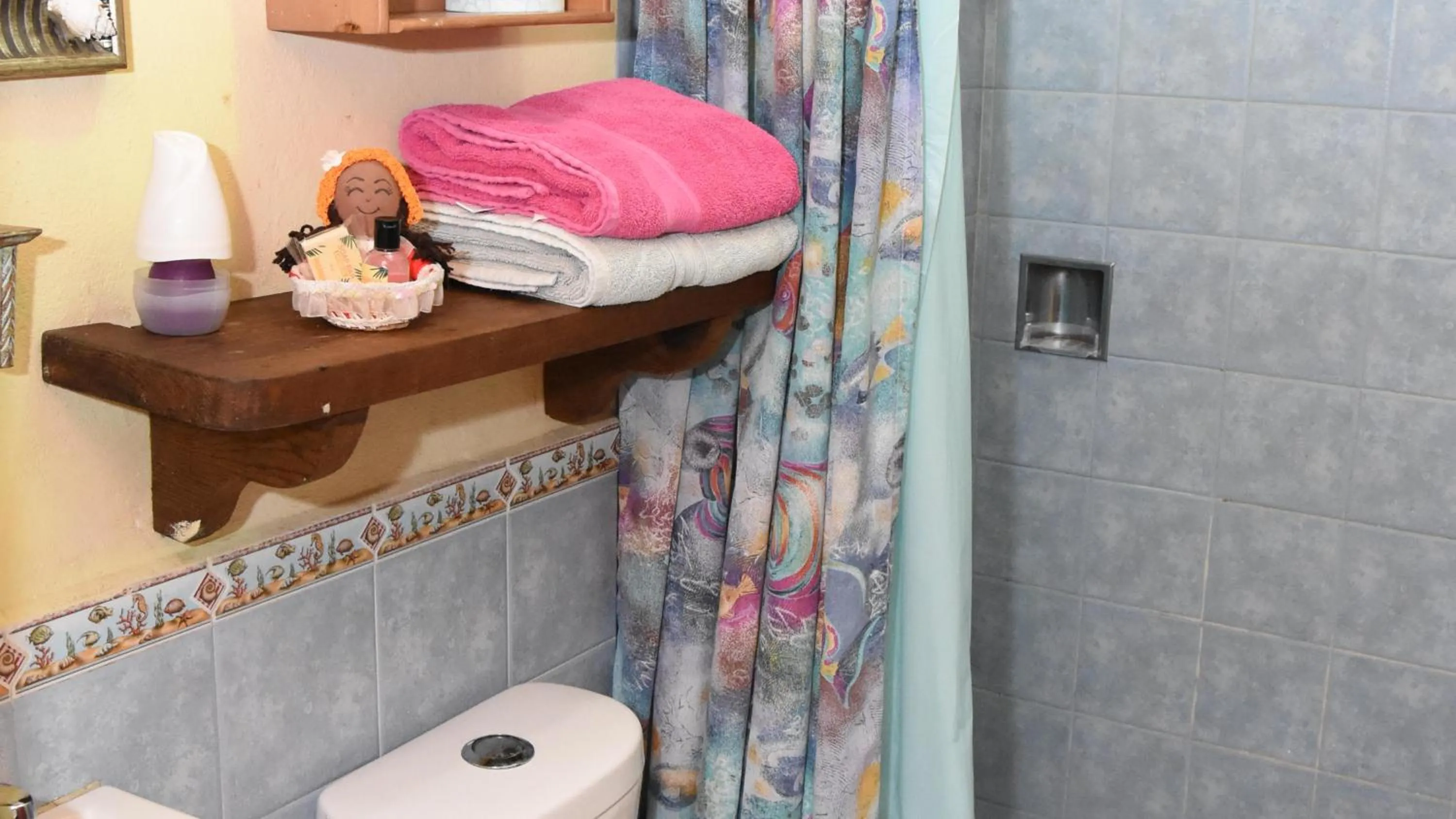 Bathroom in Cancun Guest House 6