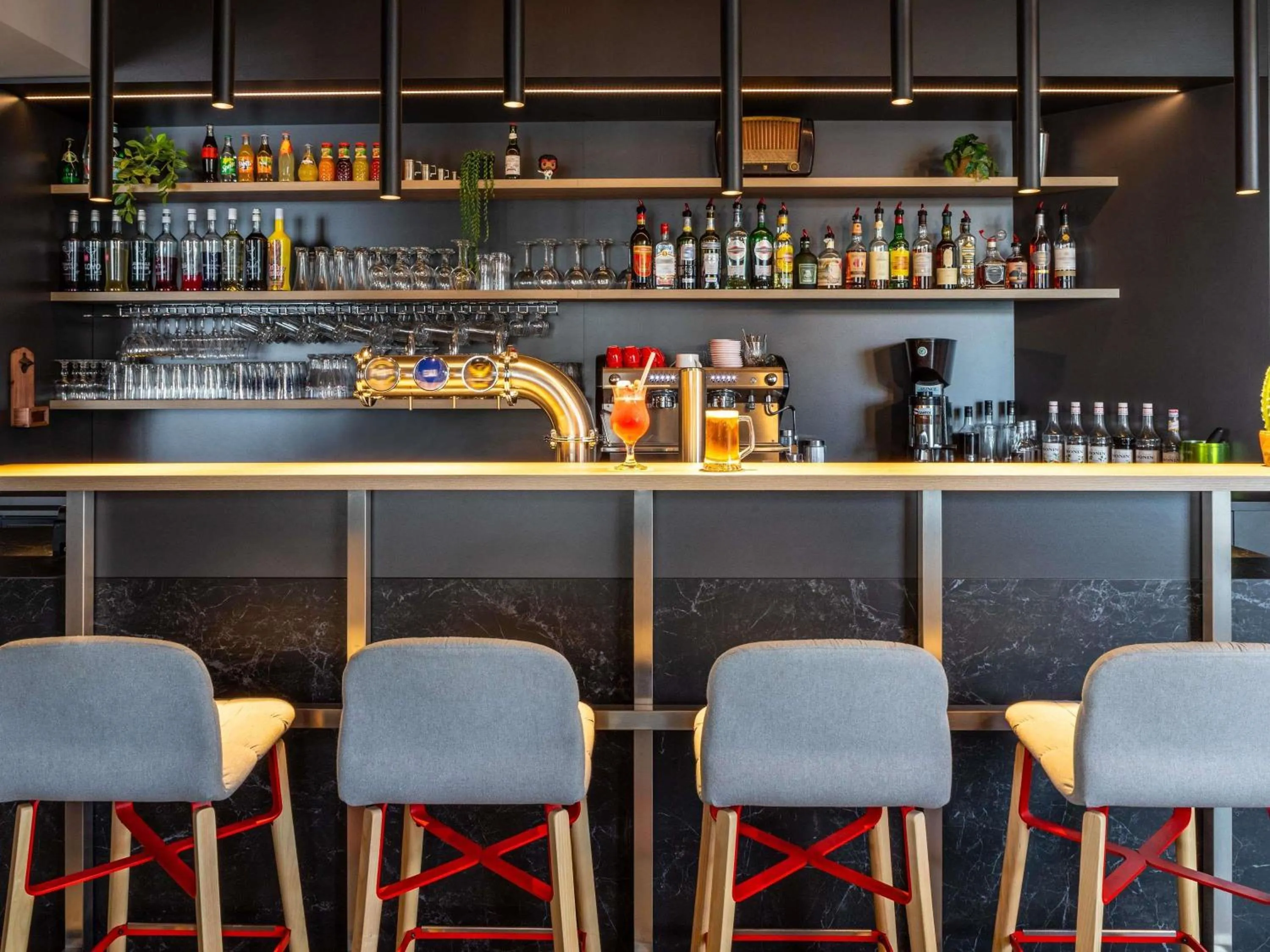 Restaurant/places to eat in ibis Compiegne