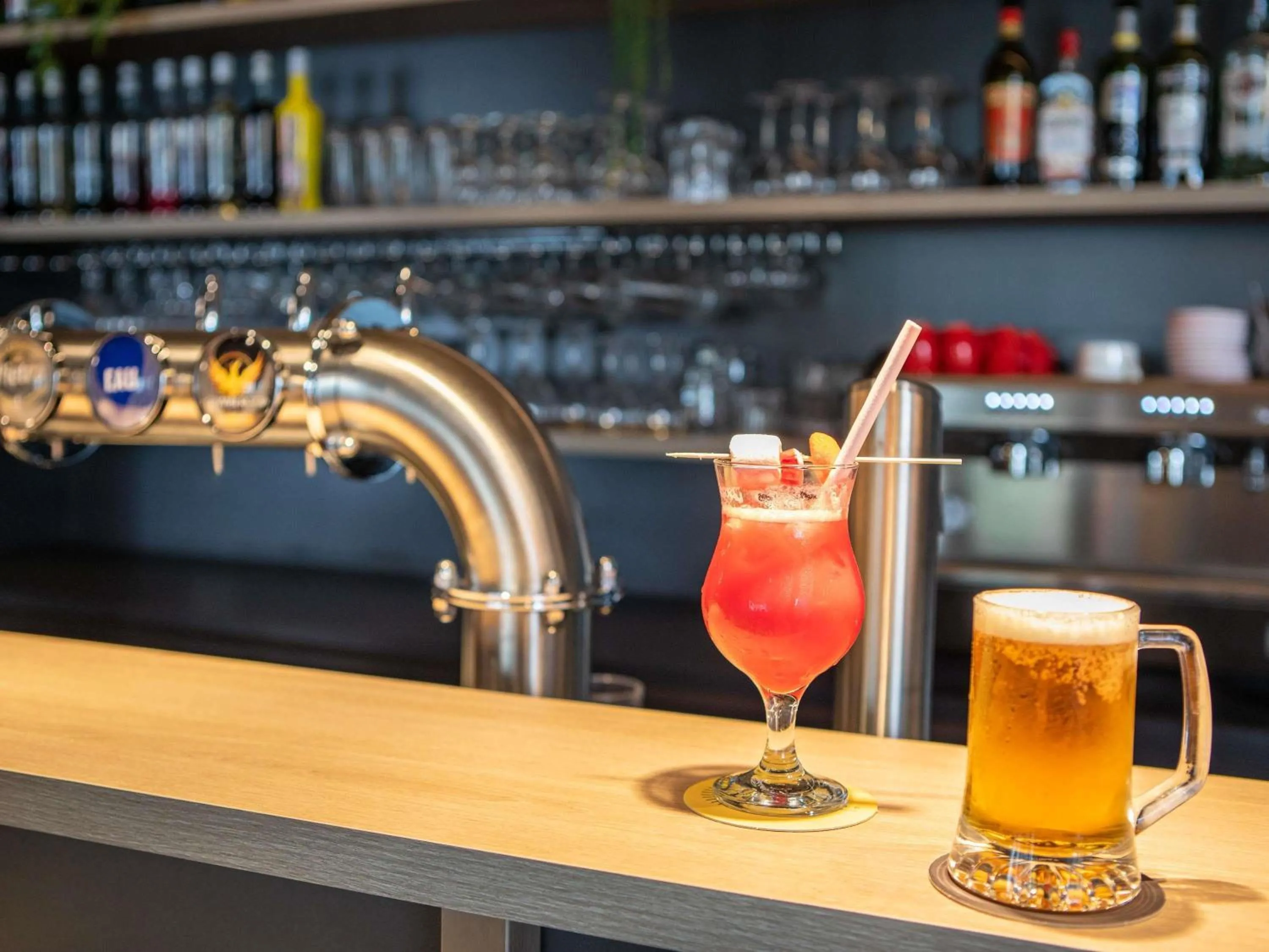 Lounge or bar in ibis Compiegne