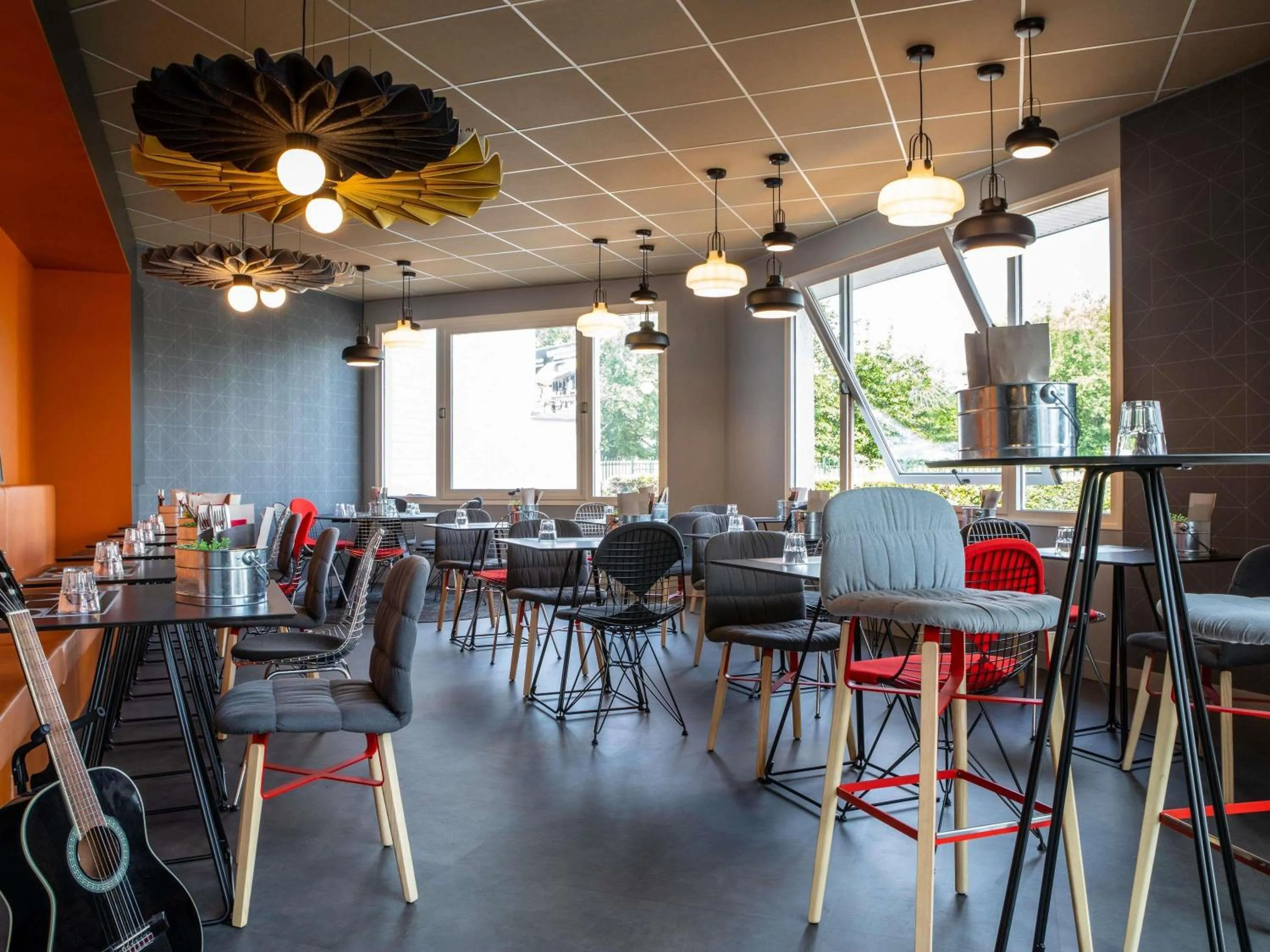 Restaurant/places to eat in ibis Compiegne