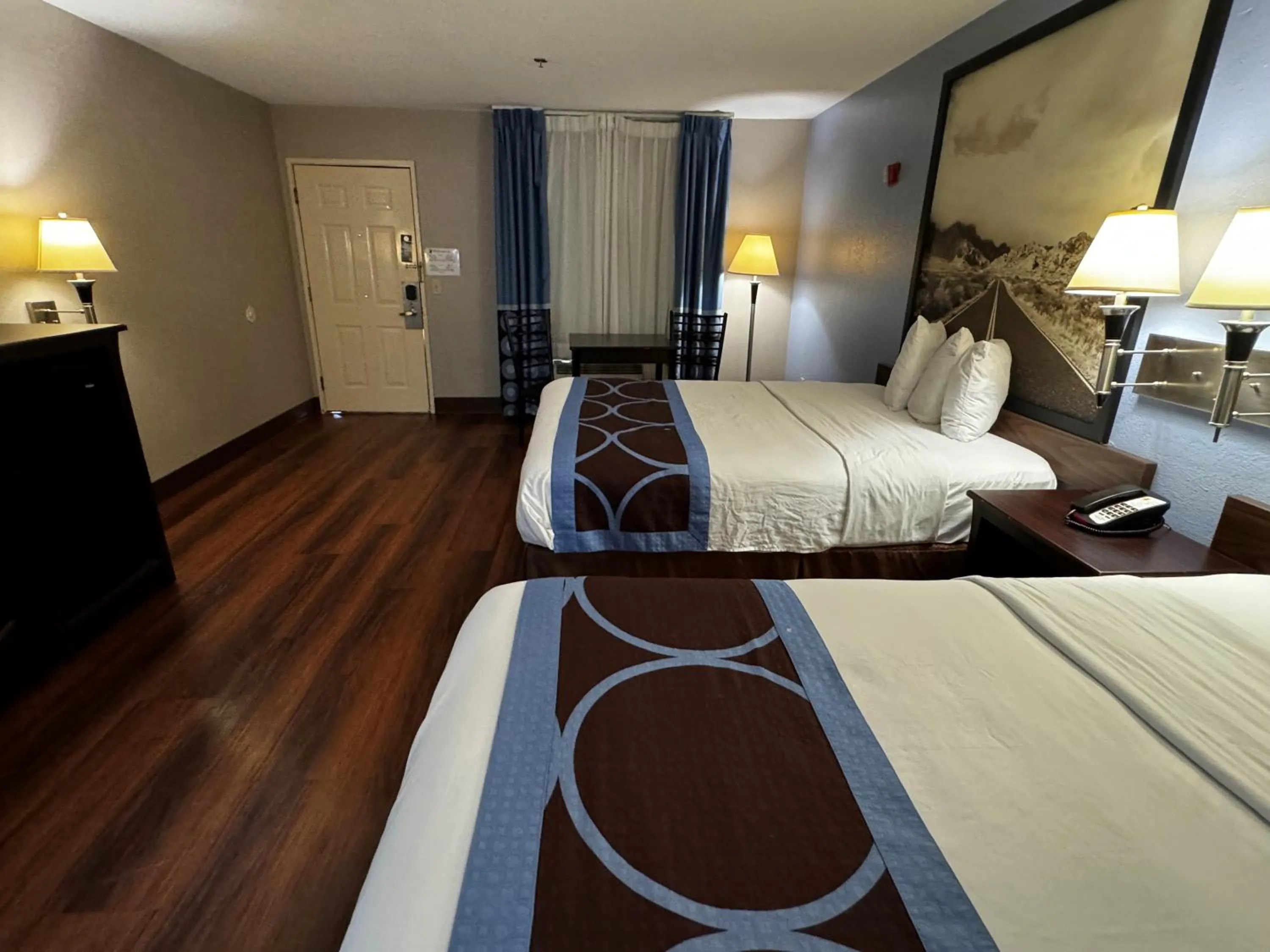 Photo of the whole room, Bed in Super 8 by Wyndham Houston Webster NASA