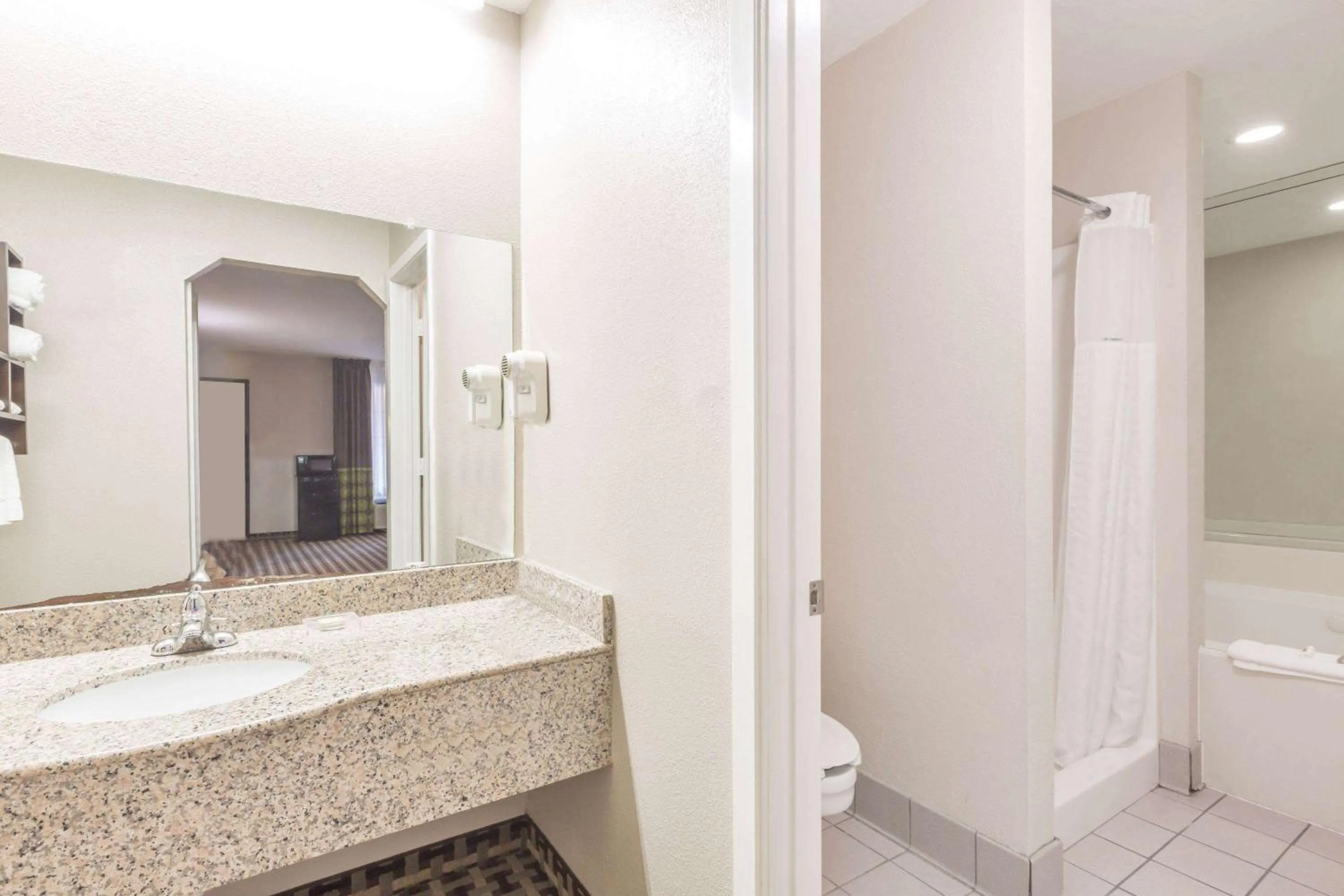 Photo of the whole room in Super 8 by Wyndham Houston Webster NASA