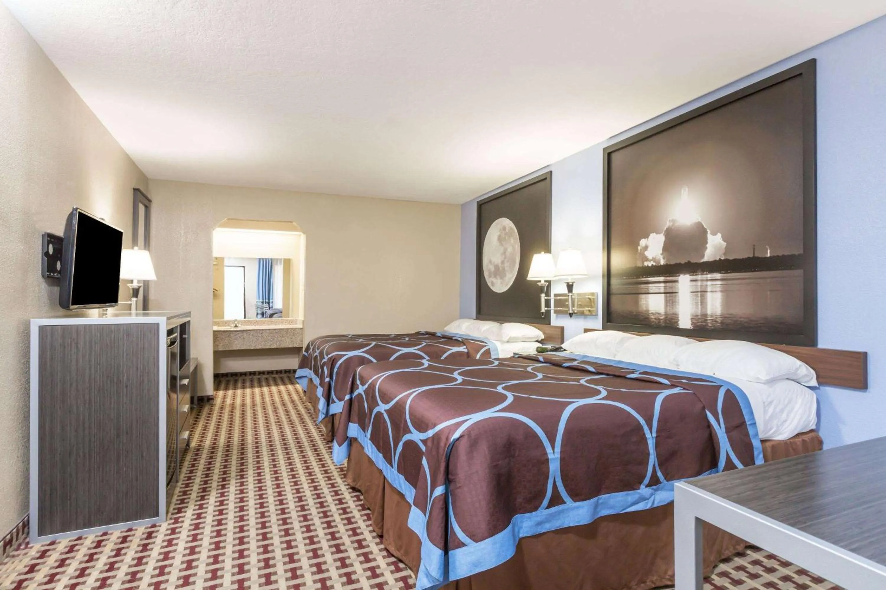 Photo of the whole room, Bed in Super 8 by Wyndham Houston Webster NASA