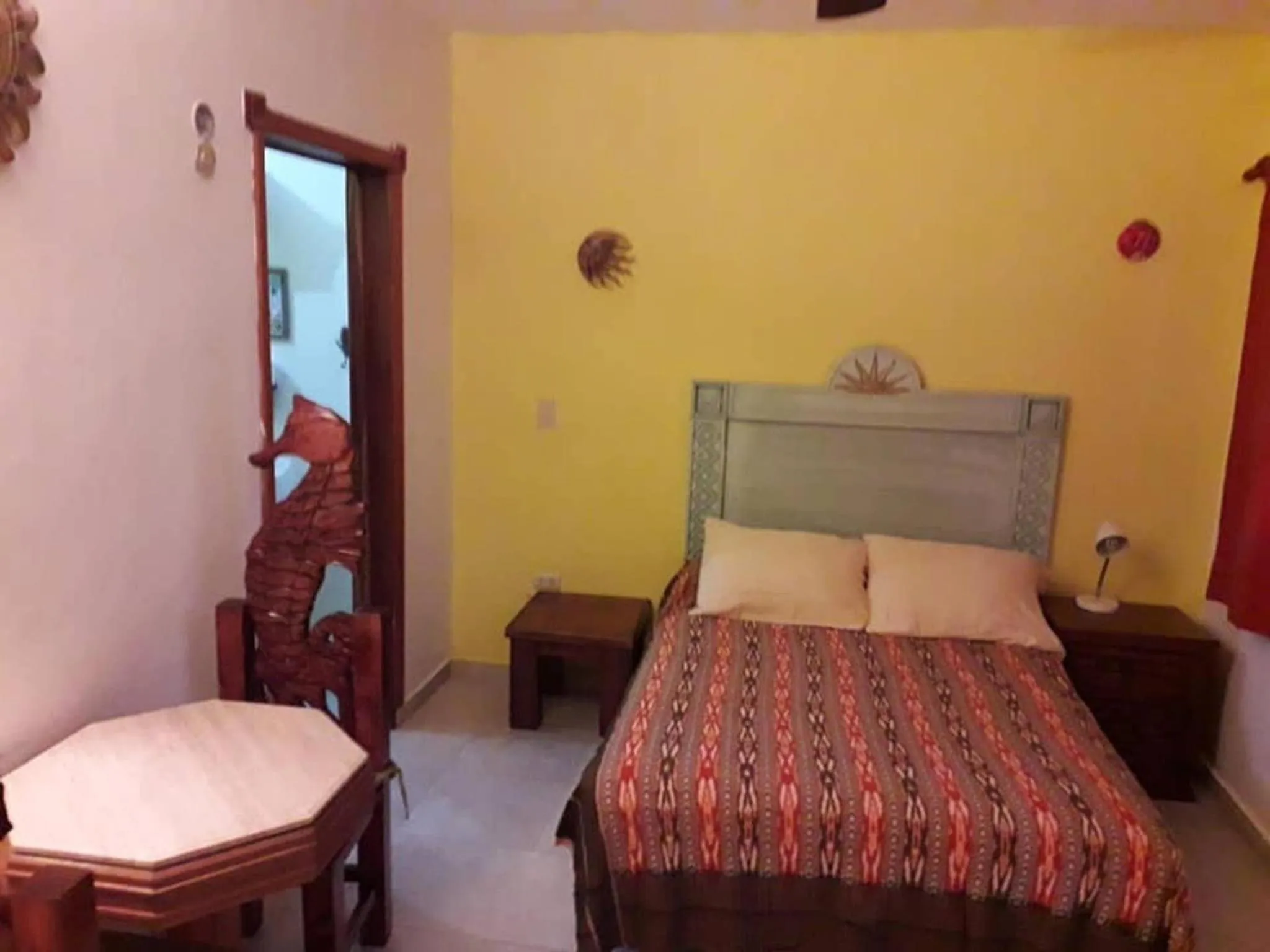 Bed in Cancun Guest House 3 near Ado bus terminal and 25 min from-to airport by shuttle