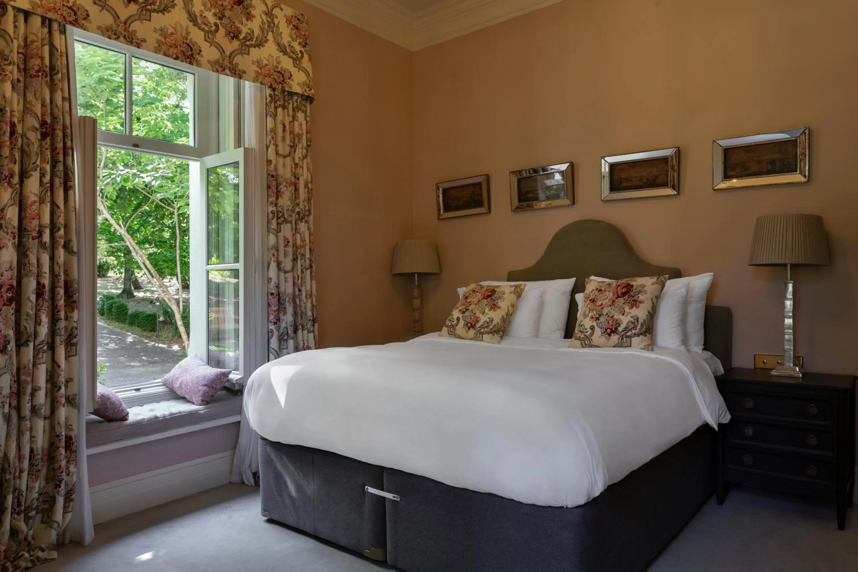 Photo of the whole room, Bed in Vazisubani Estate