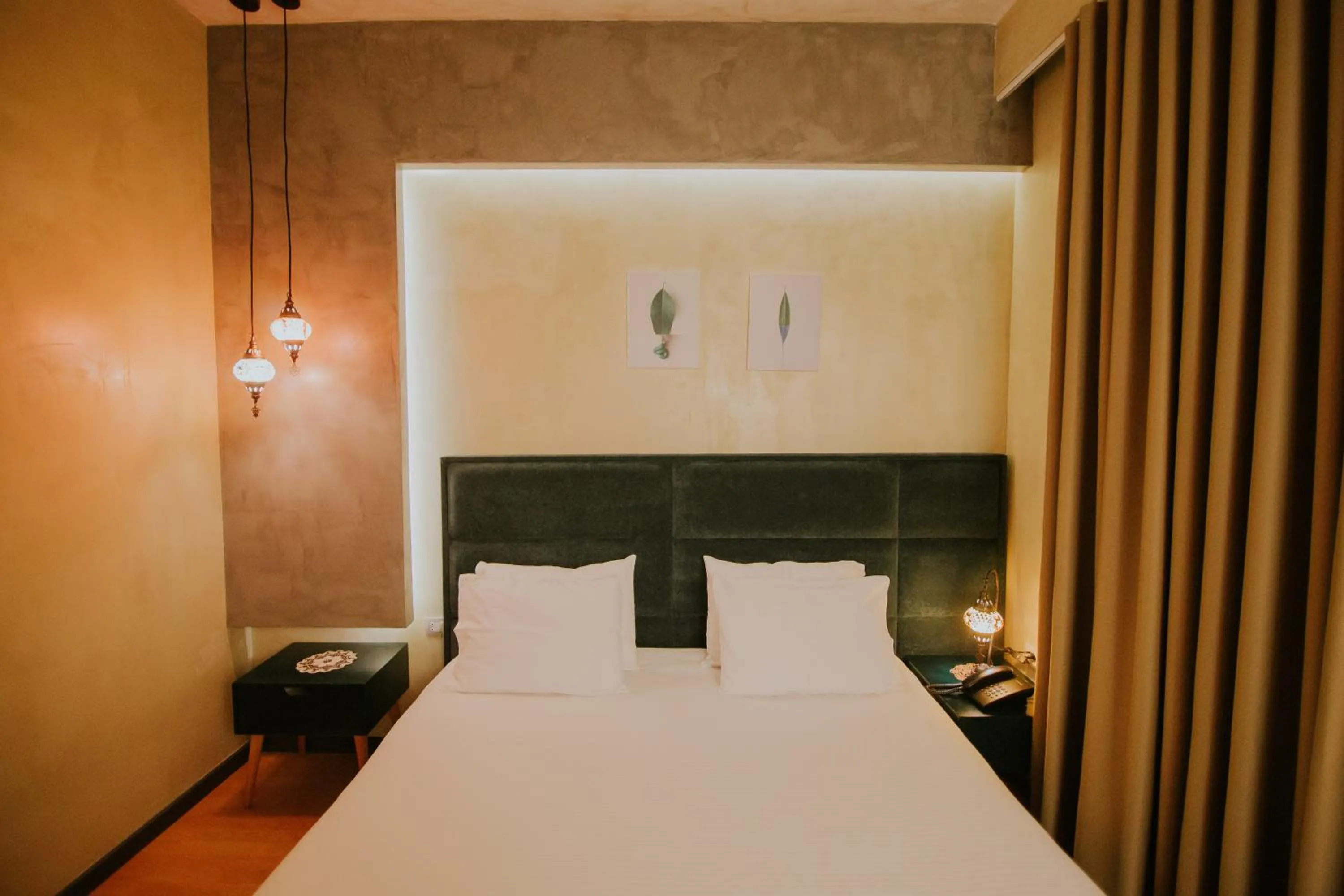 Bed in Dim's Hotel & Restaurant