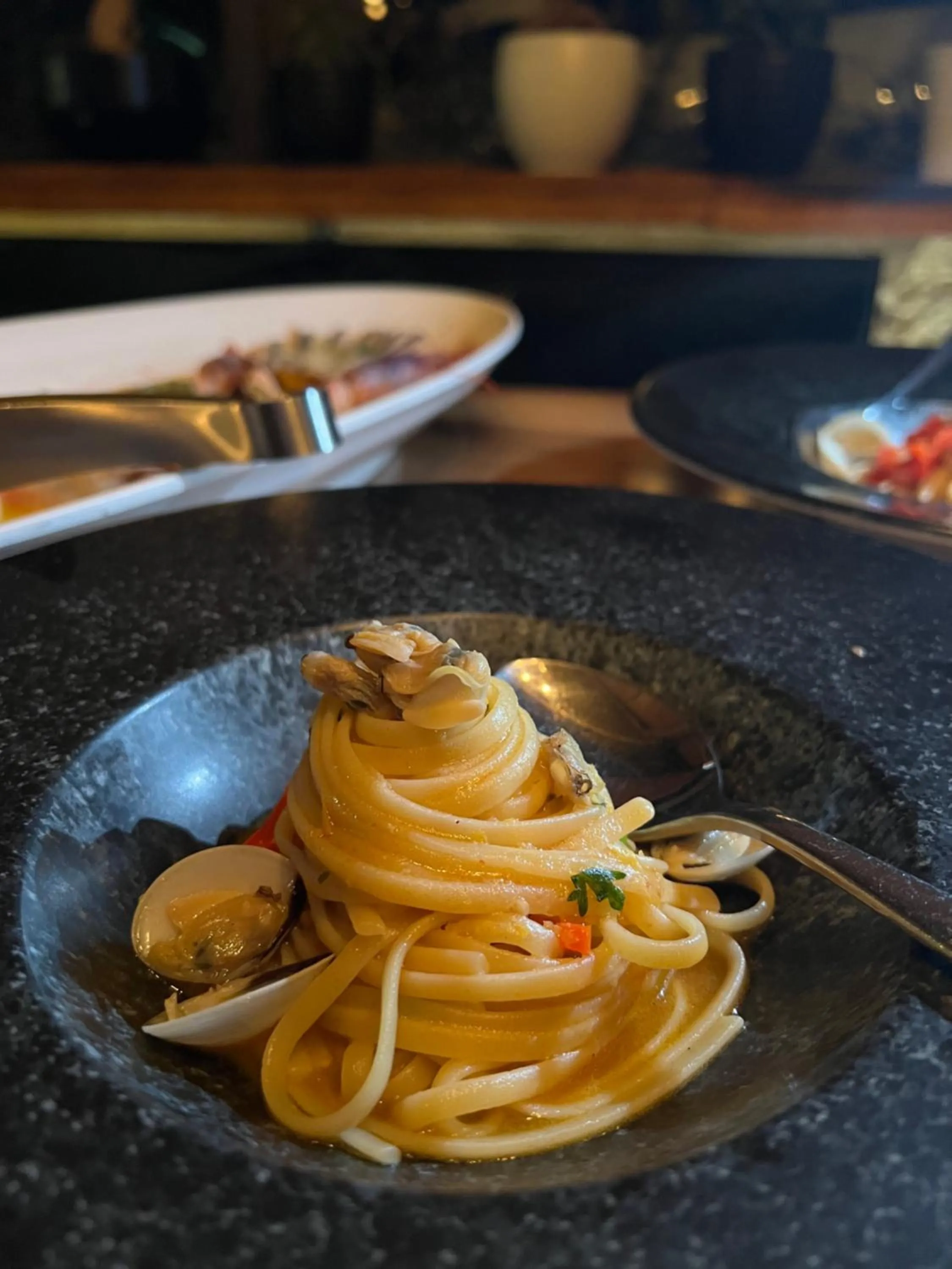 Food and drinks in Dim's Hotel & Restaurant