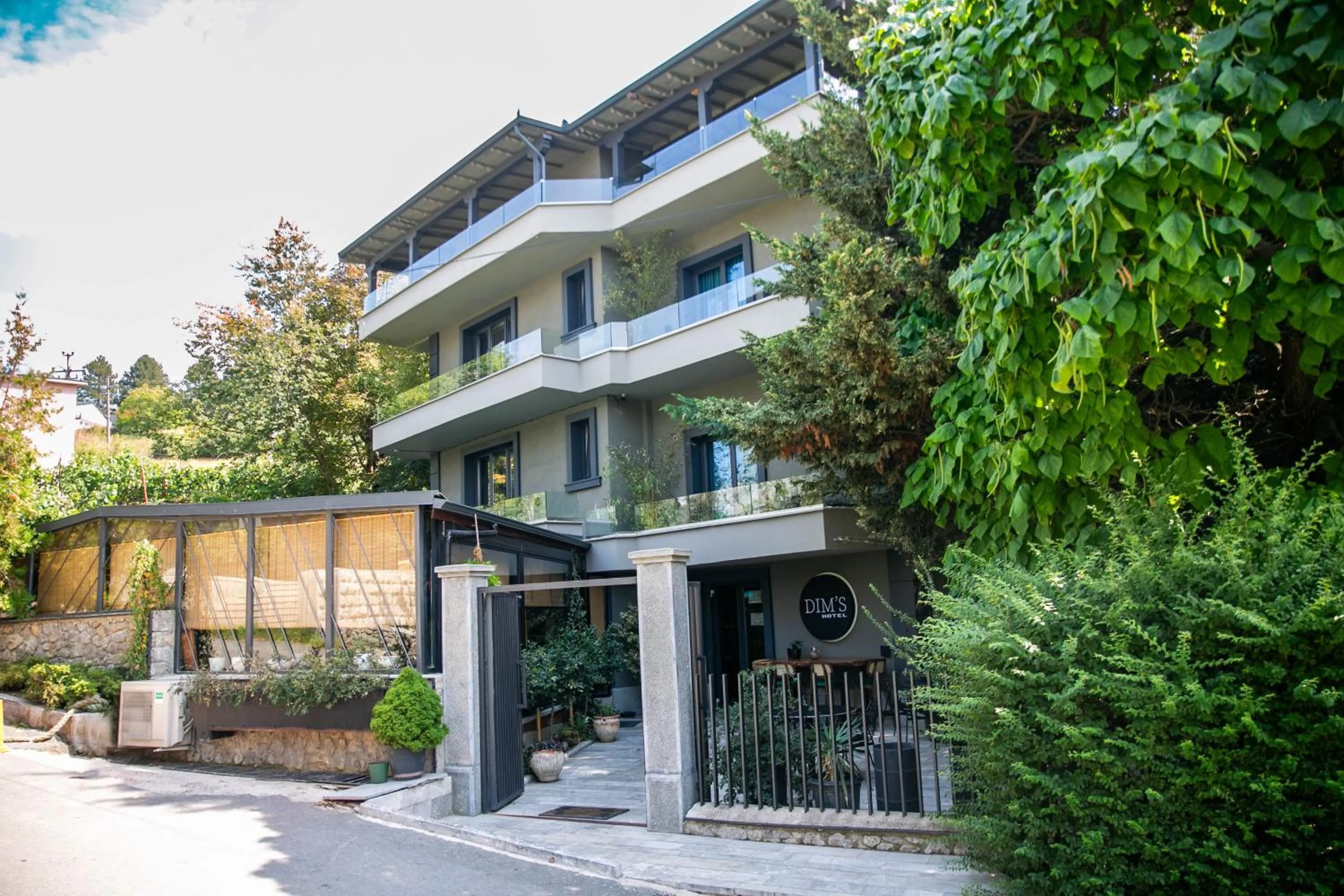 Property building in Dim's Hotel & Restaurant