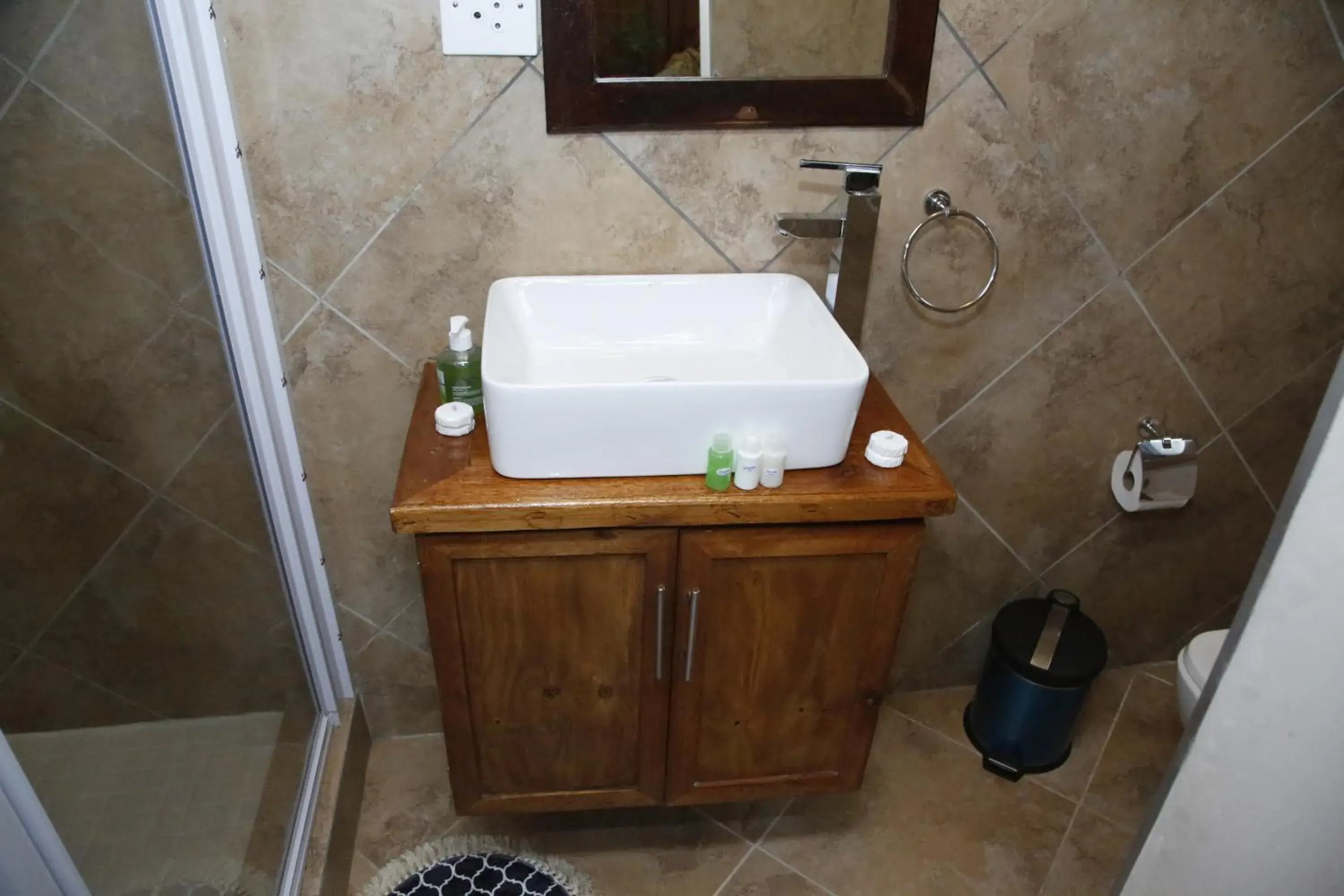 Standard Double Room in Travetel OR Tambo Airport Standard Double Room in Travetel OR Tambo Airport