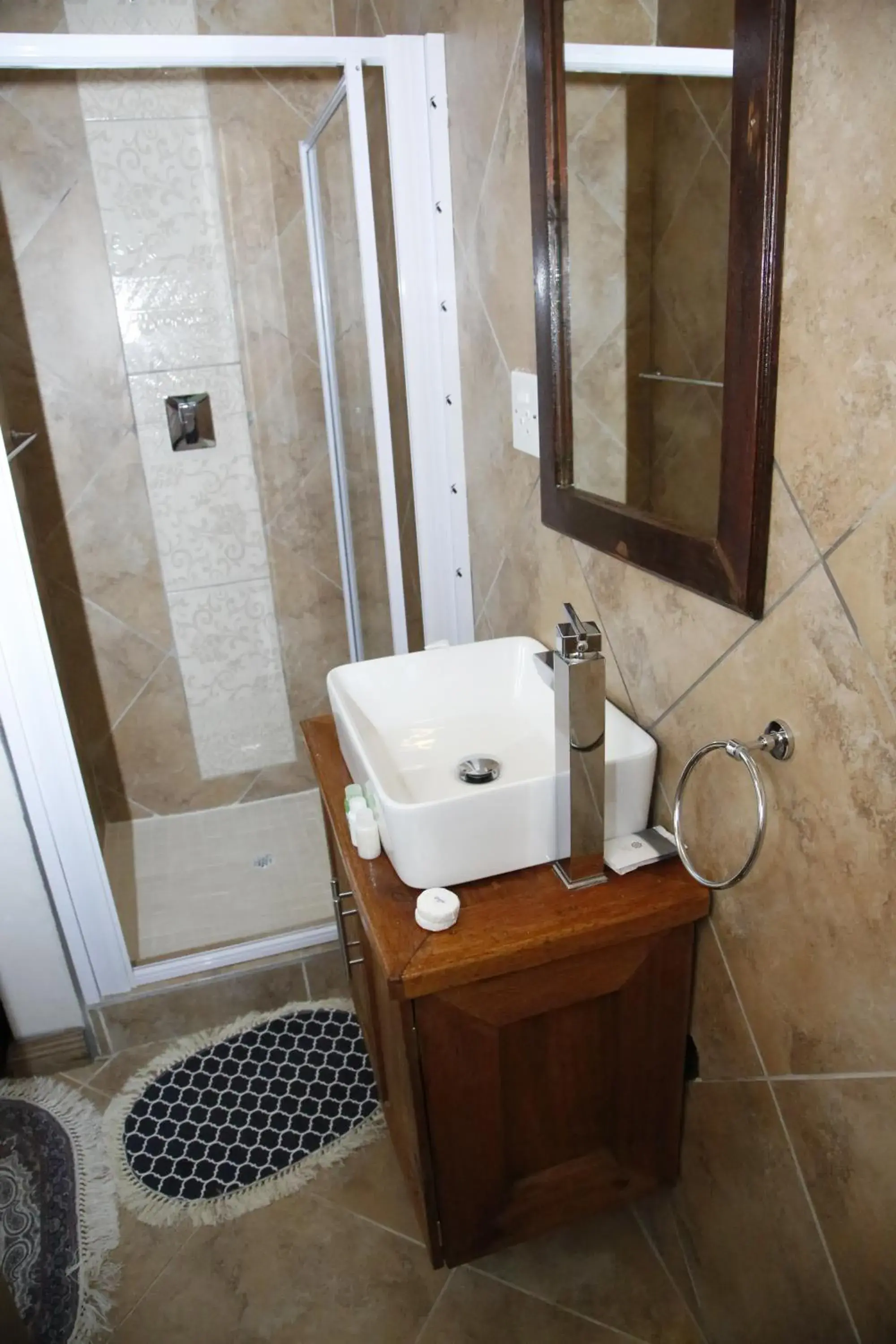 Deluxe Double Room in Travetel OR Tambo Airport Deluxe Double Room in Travetel OR Tambo Airport