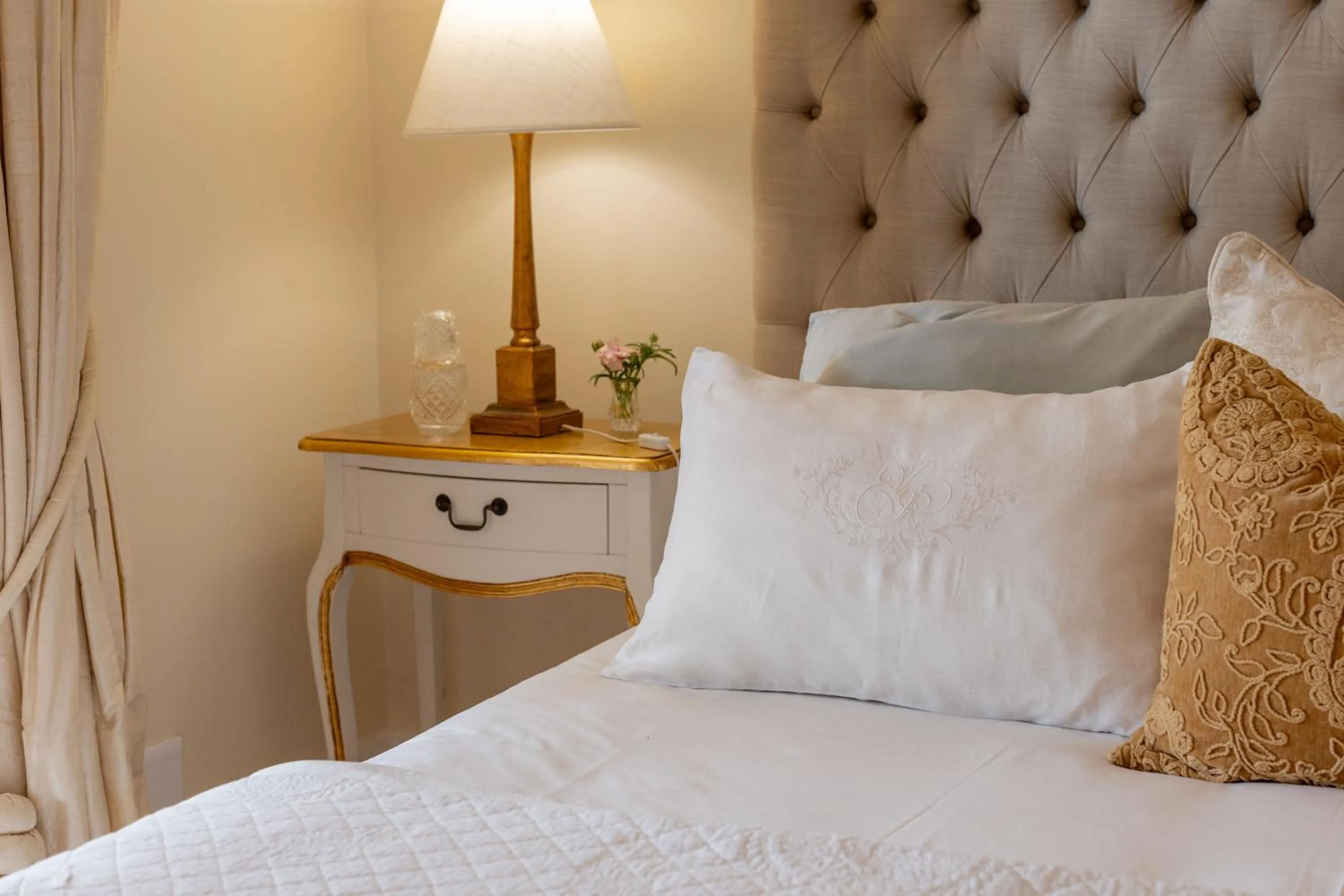 Bed in Villa Puccini