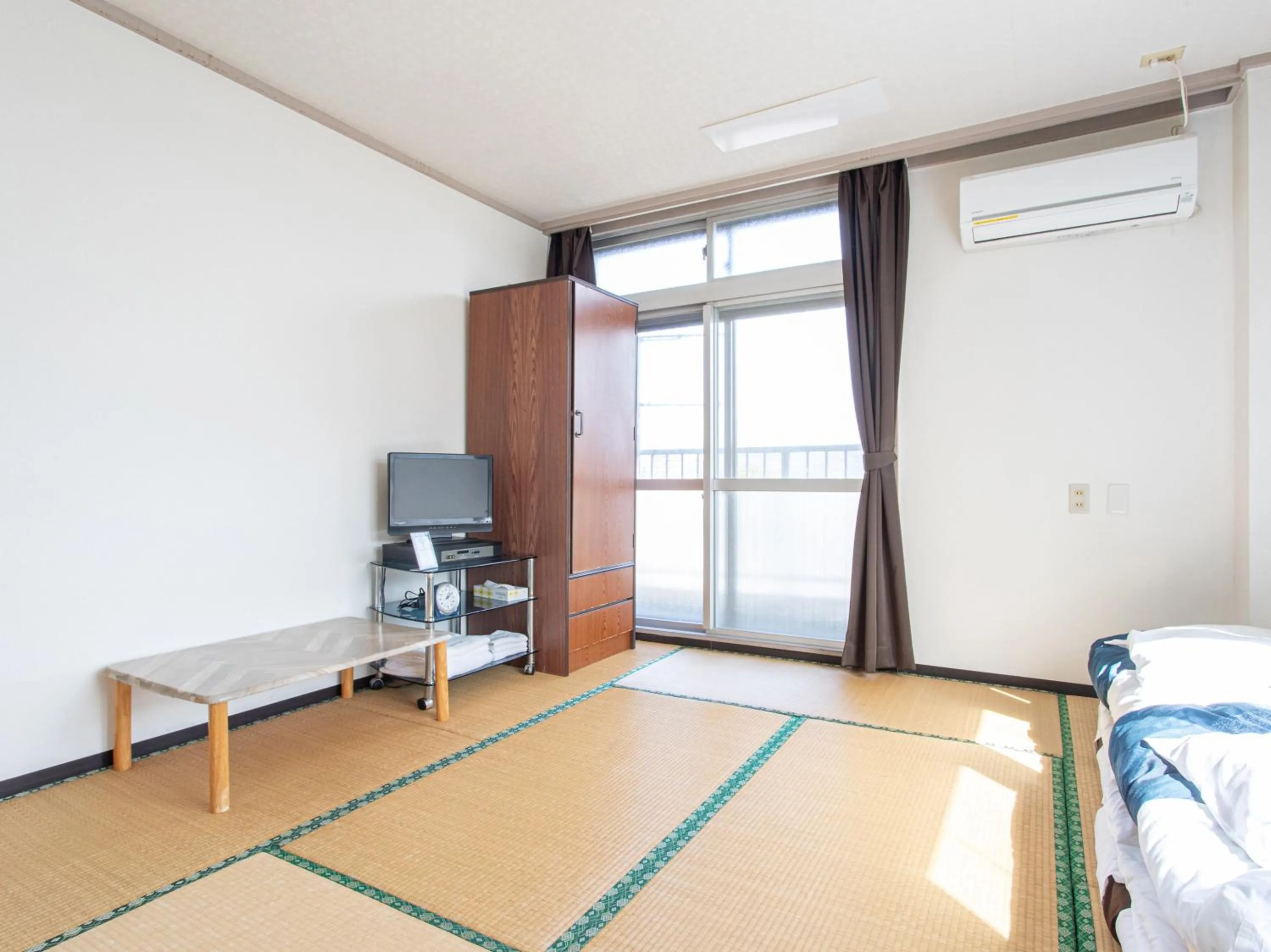 Photo of the whole room, Bed in HOTEL Tsuru Sendai