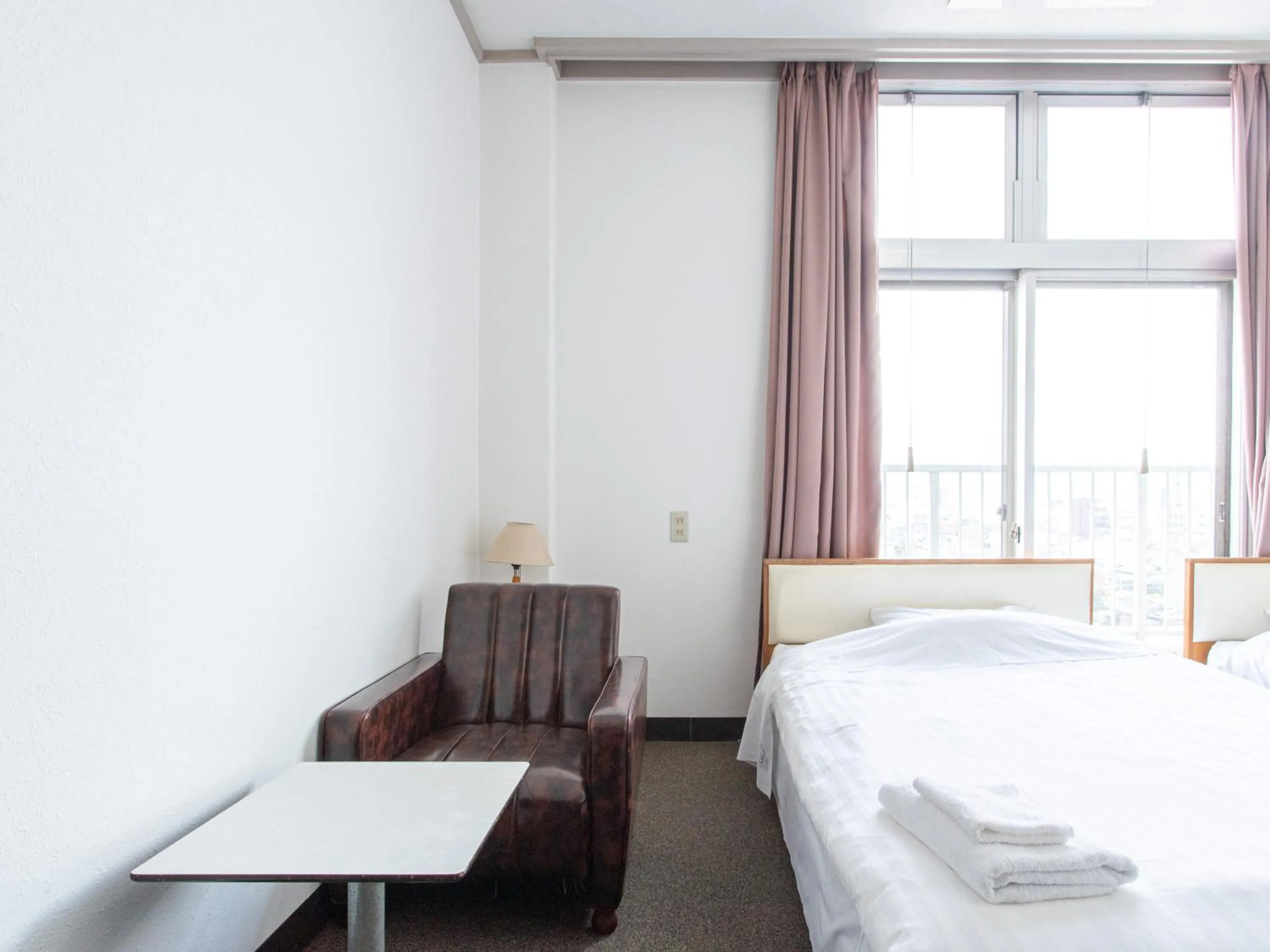 Photo of the whole room, Bed in HOTEL Tsuru Sendai