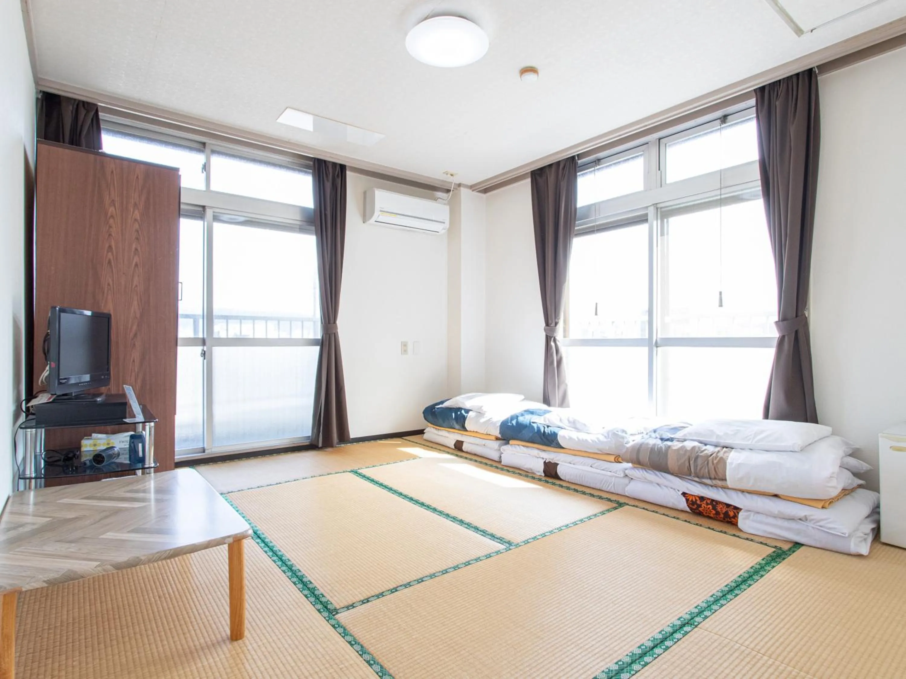 Photo of the whole room, Bed in HOTEL Tsuru Sendai