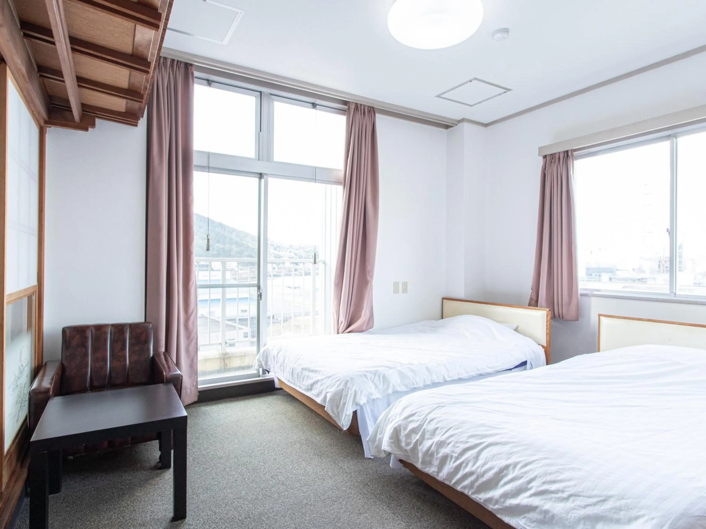 Photo of the whole room, Bed in HOTEL Tsuru Sendai