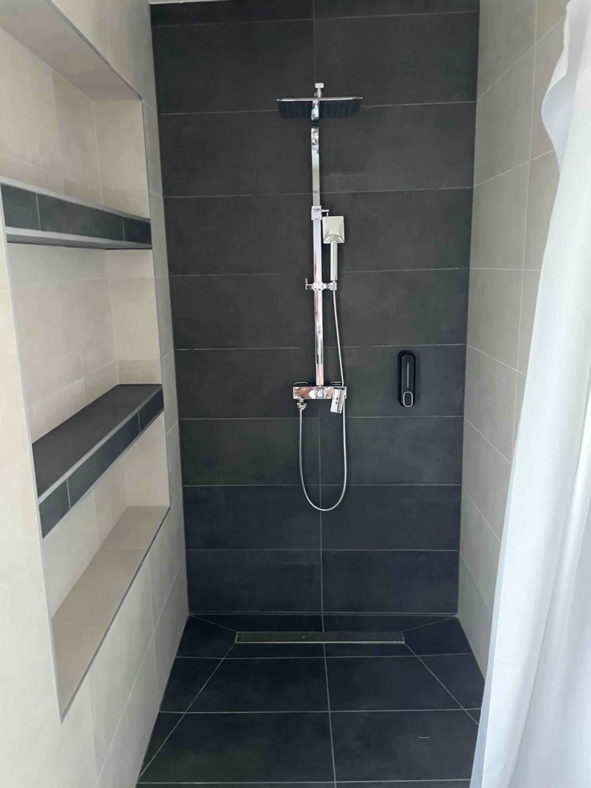 Shower in Hotel Pálma