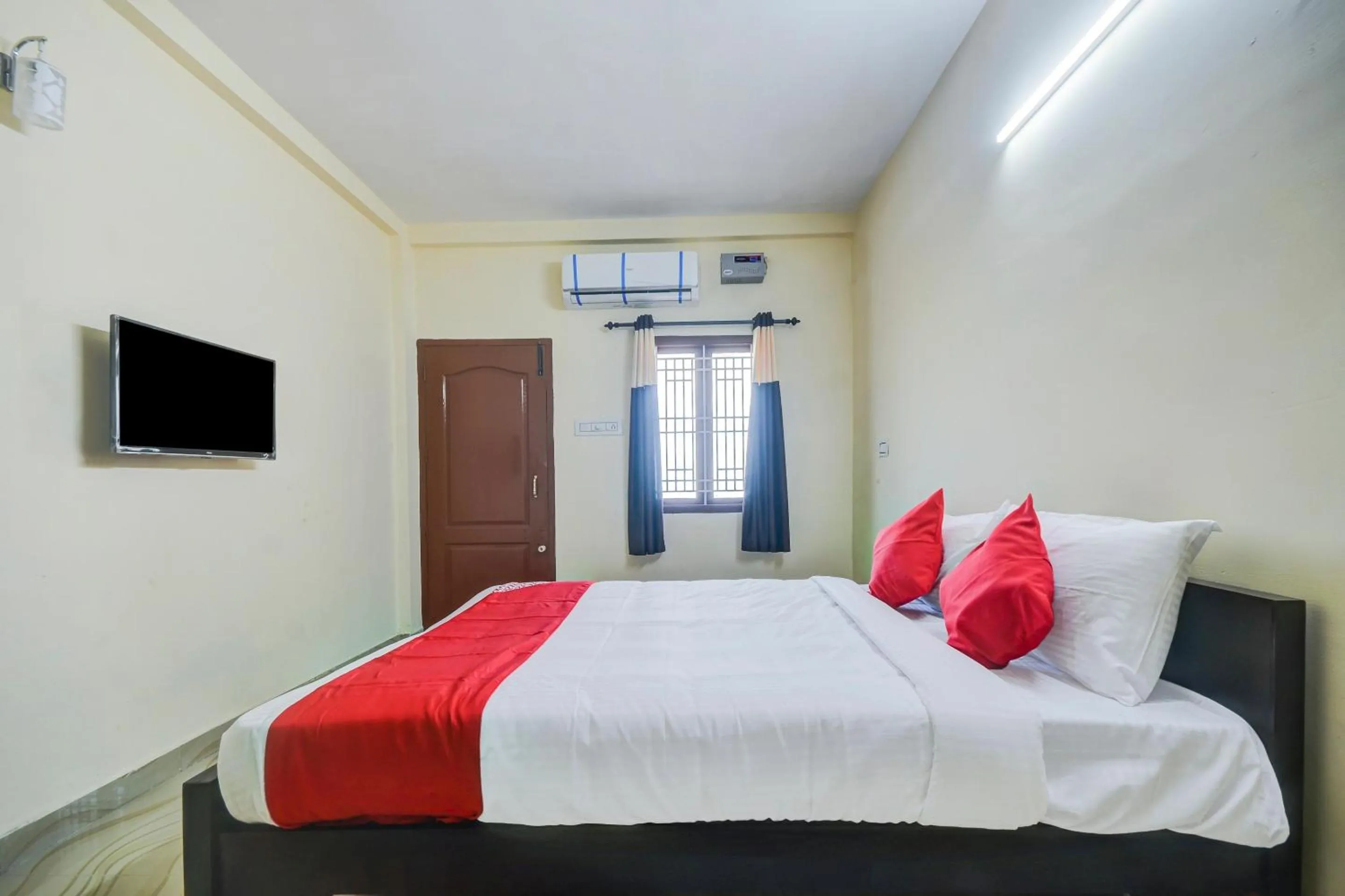 Bedroom, Bed in Super Hotel O Aruthraa Residency