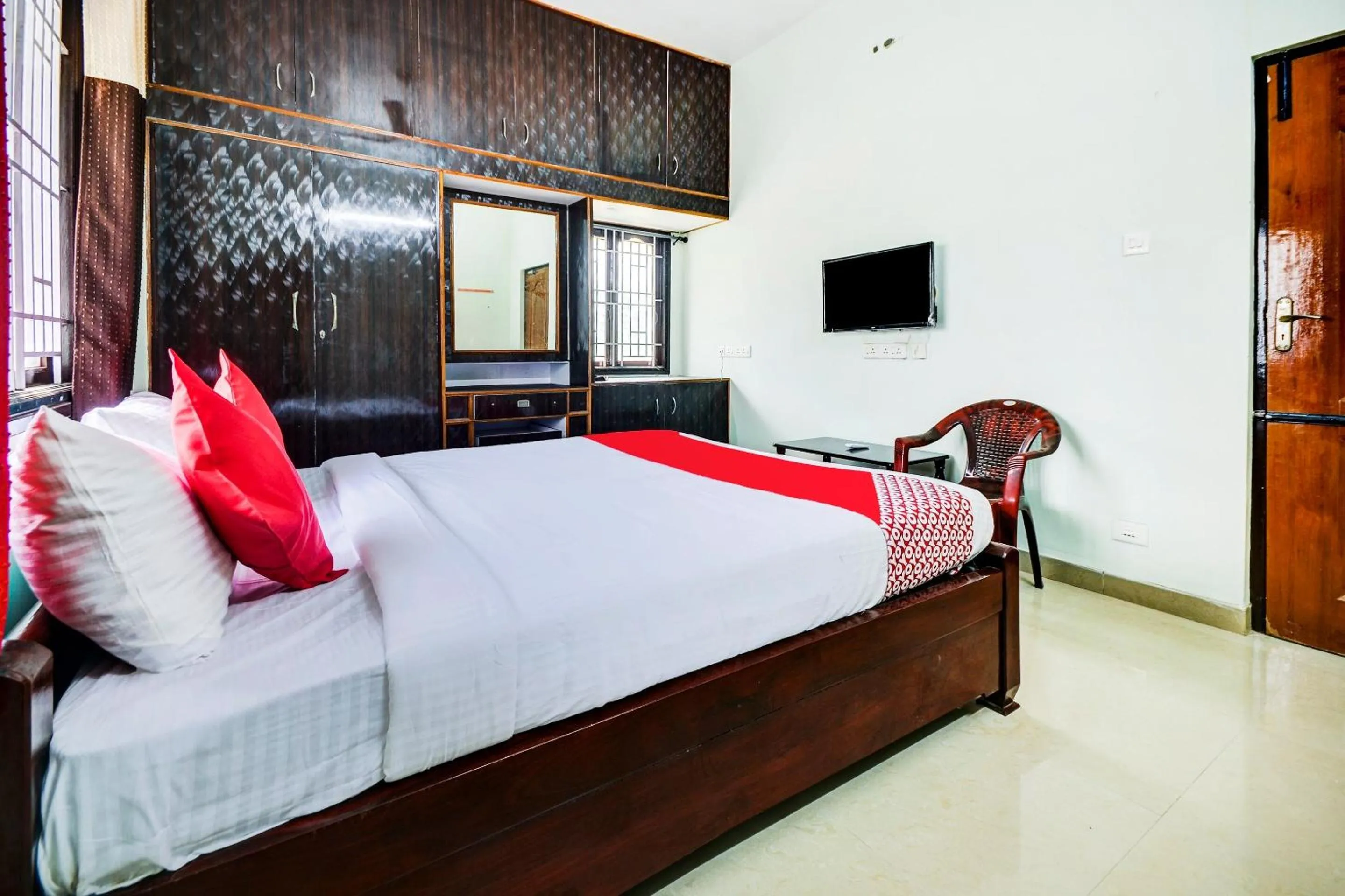 Bedroom, Bed in Super Hotel O Aruthraa Residency
