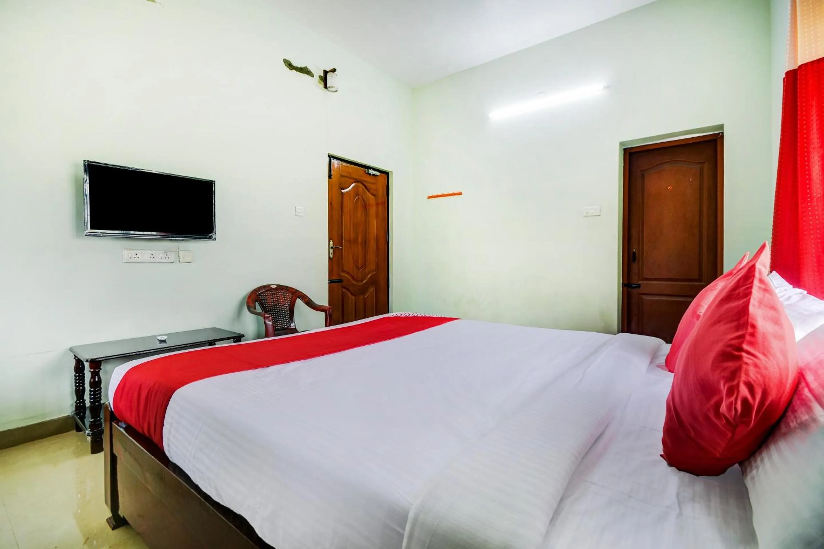 Bedroom, Bed in Super Hotel O Aruthraa Residency