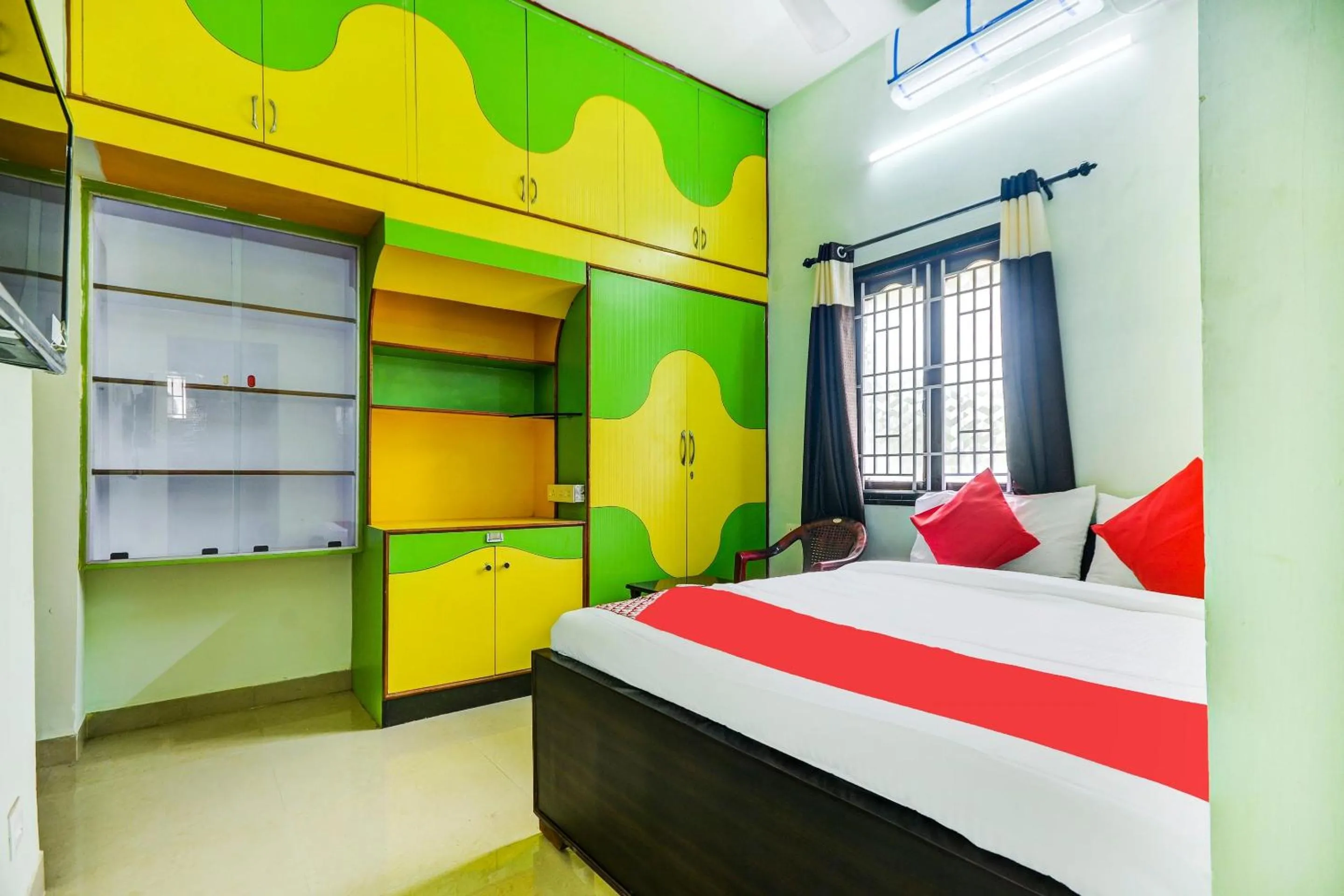 Bedroom, Bed in Super Hotel O Aruthraa Residency