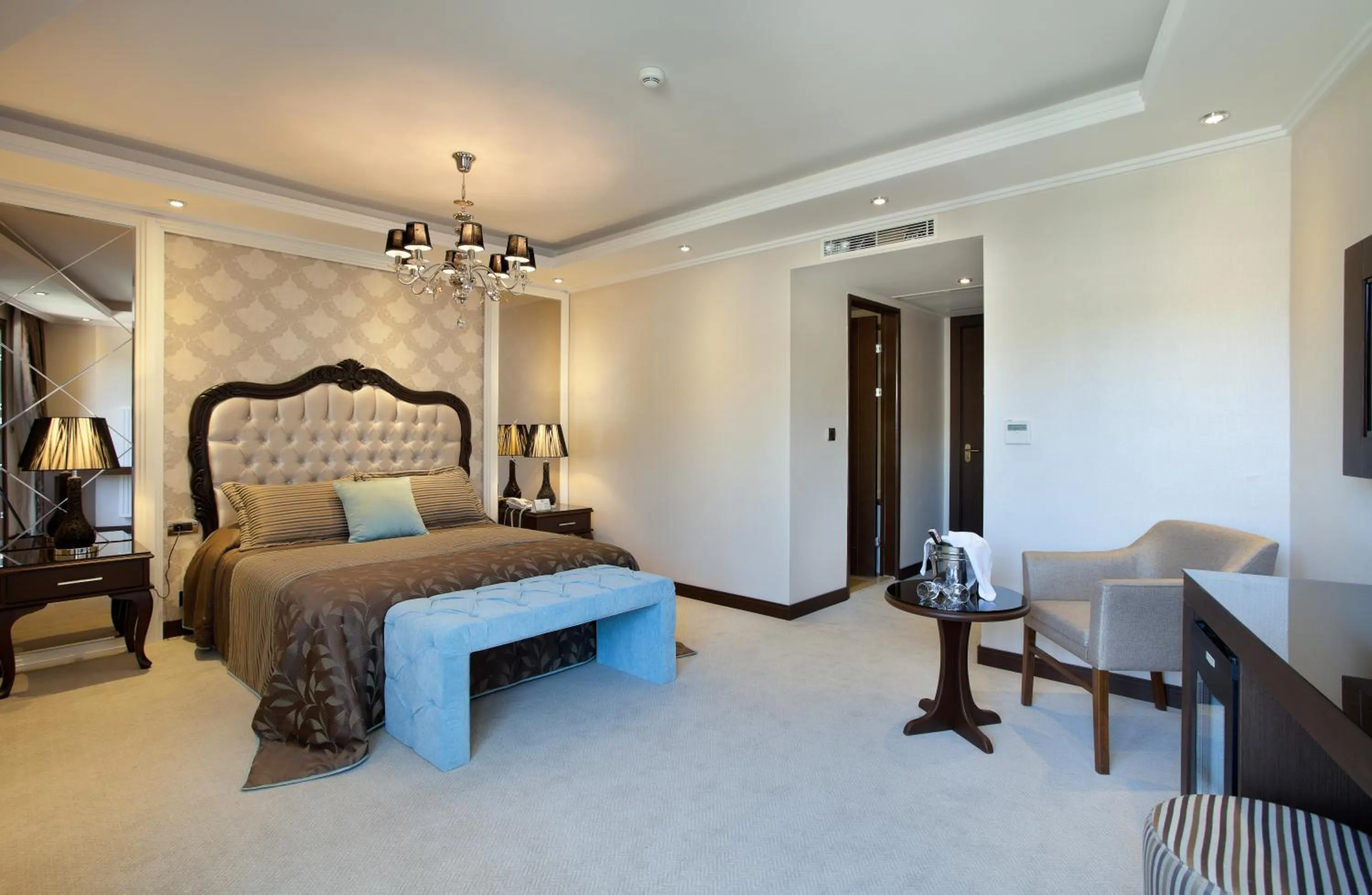 Bed in Black Bird Thermal Hotel & SPA