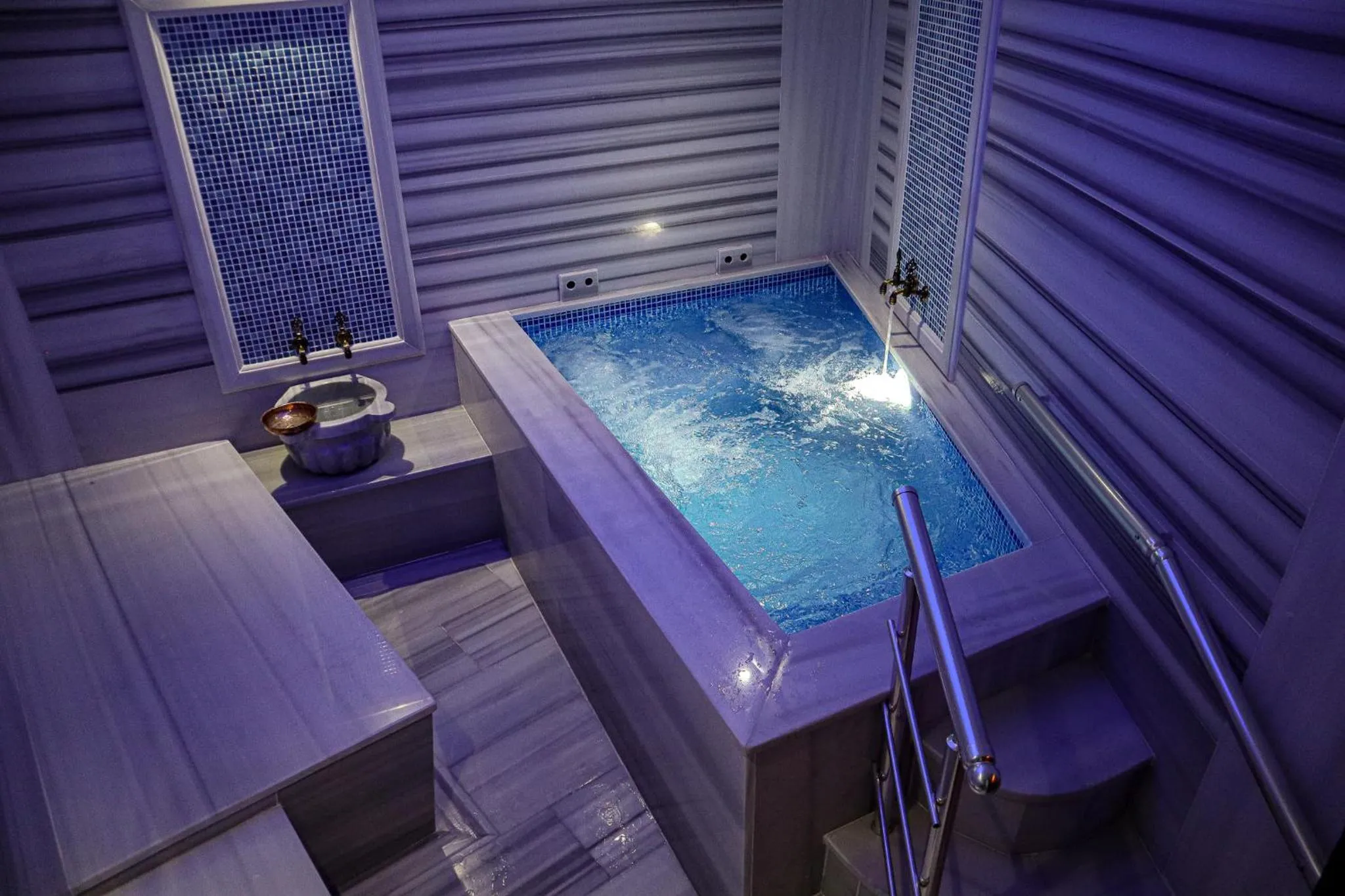 Public Bath in Black Bird Thermal Hotel & SPA