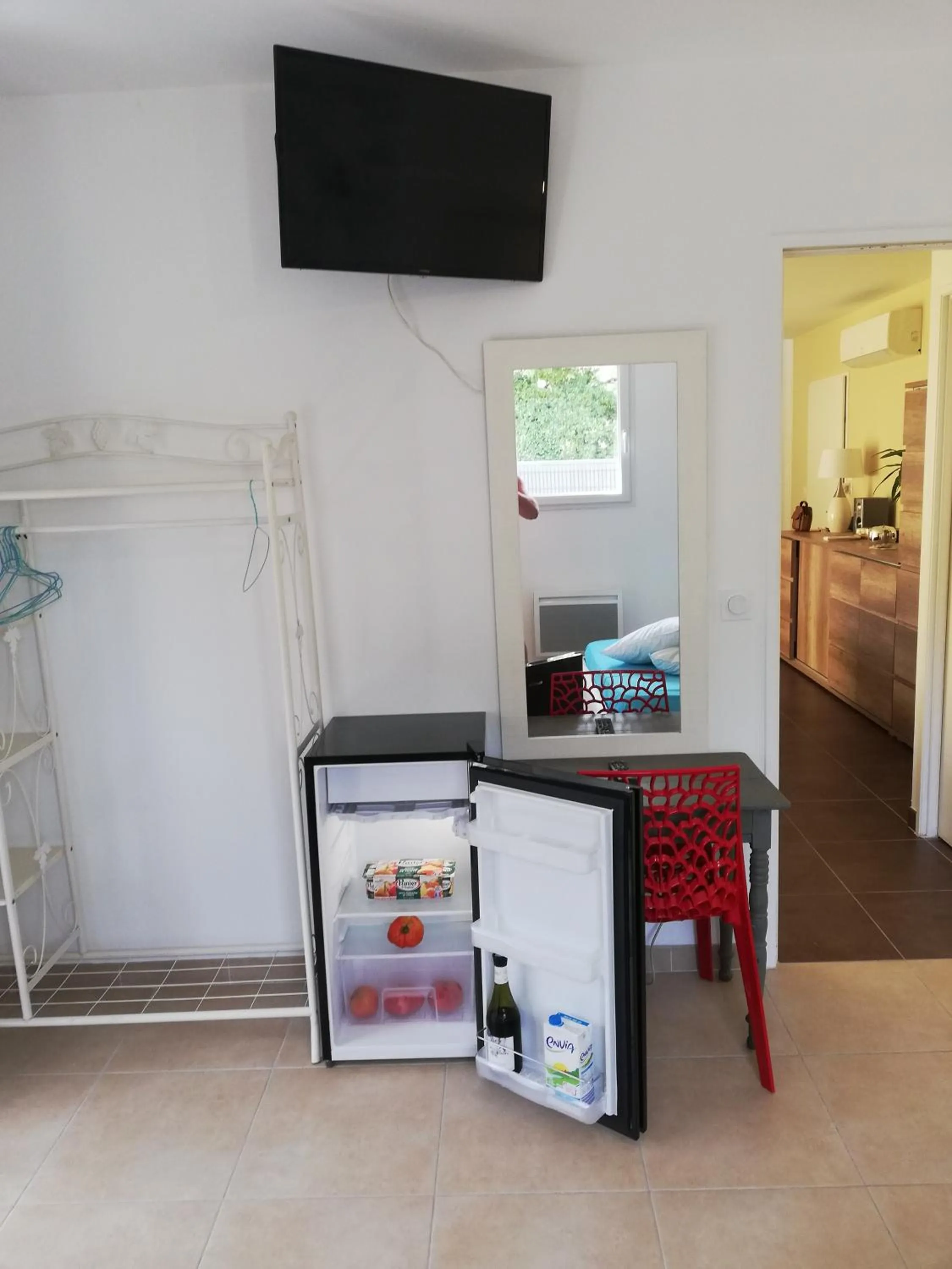 TV and multimedia, TV/Entertainment Center in Chambre d'hôtes en provence avec Jacuzzi