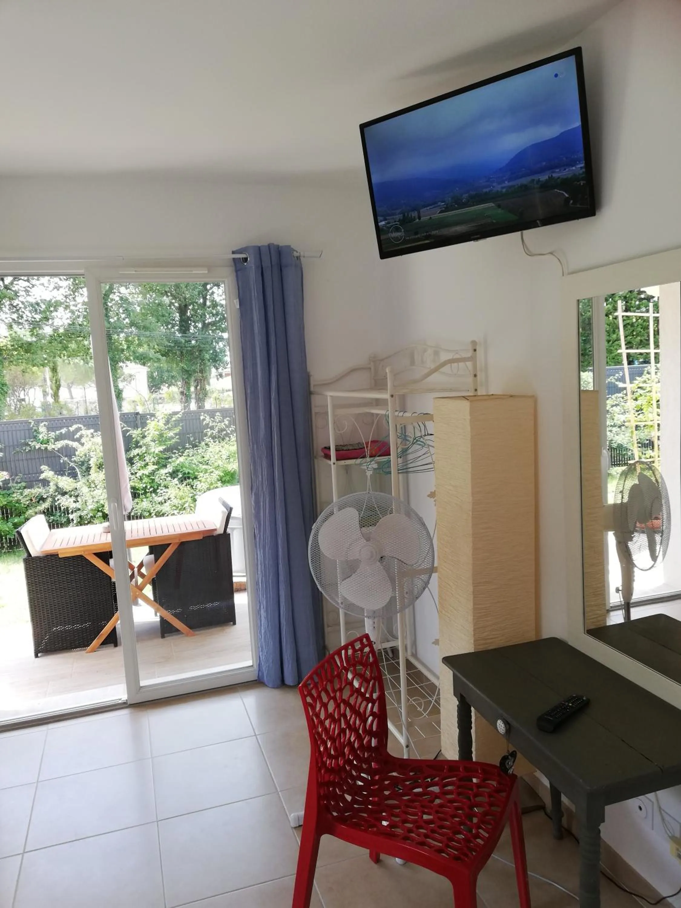 TV and multimedia, TV/Entertainment Center in Chambre d'hôtes en provence avec Jacuzzi