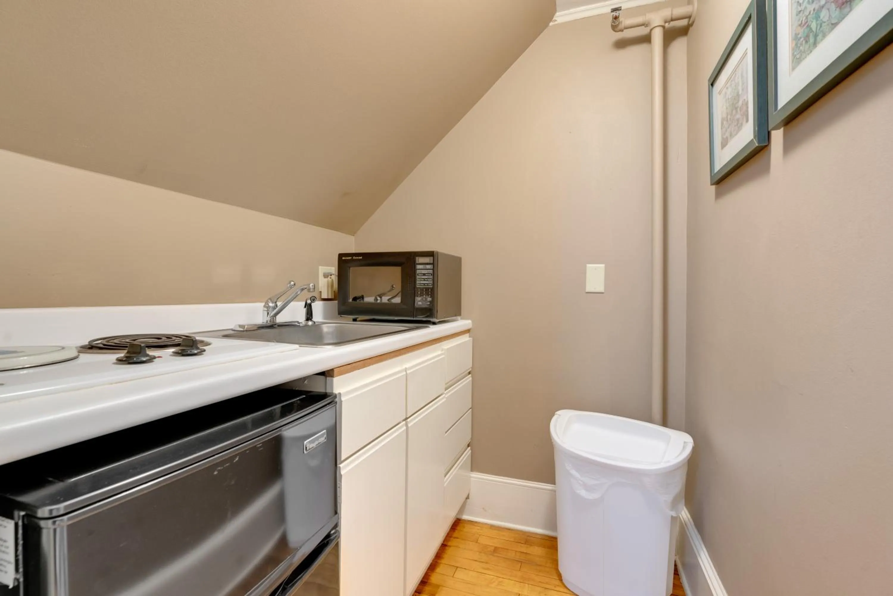 James Place Inn Bed and Breakfast