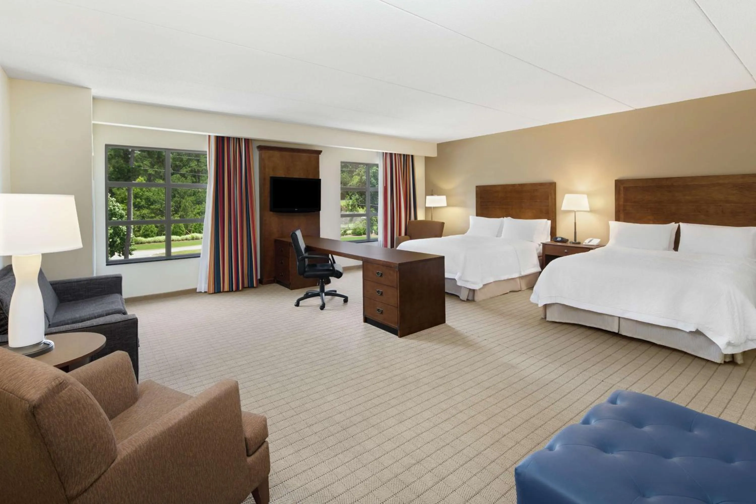 Bedroom, Bed in Hampton Inn Columbus/South-Fort Benning